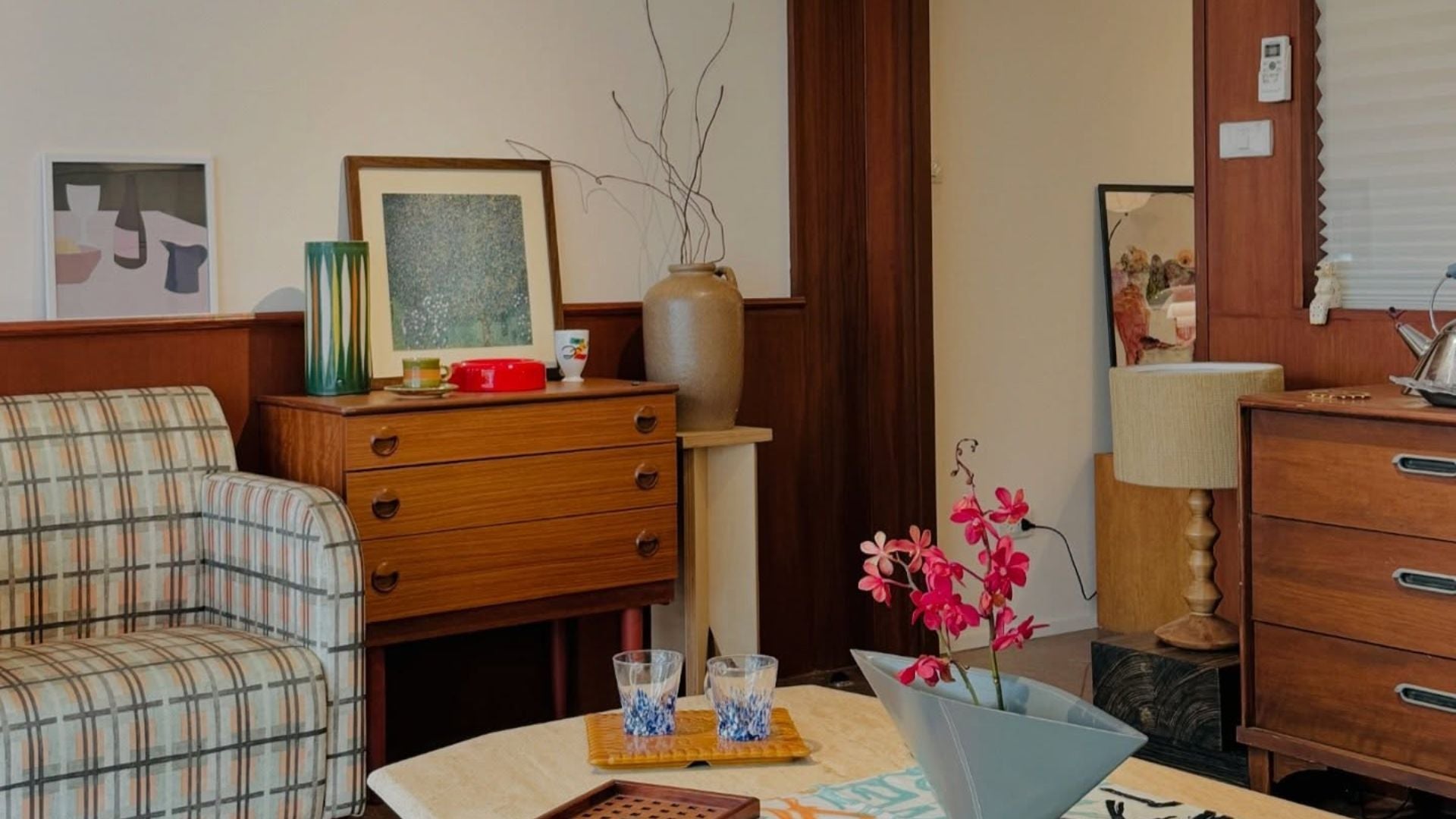 Top 10 Mid-Century Furniture Stores for Every Collector Should Know - Surround Living