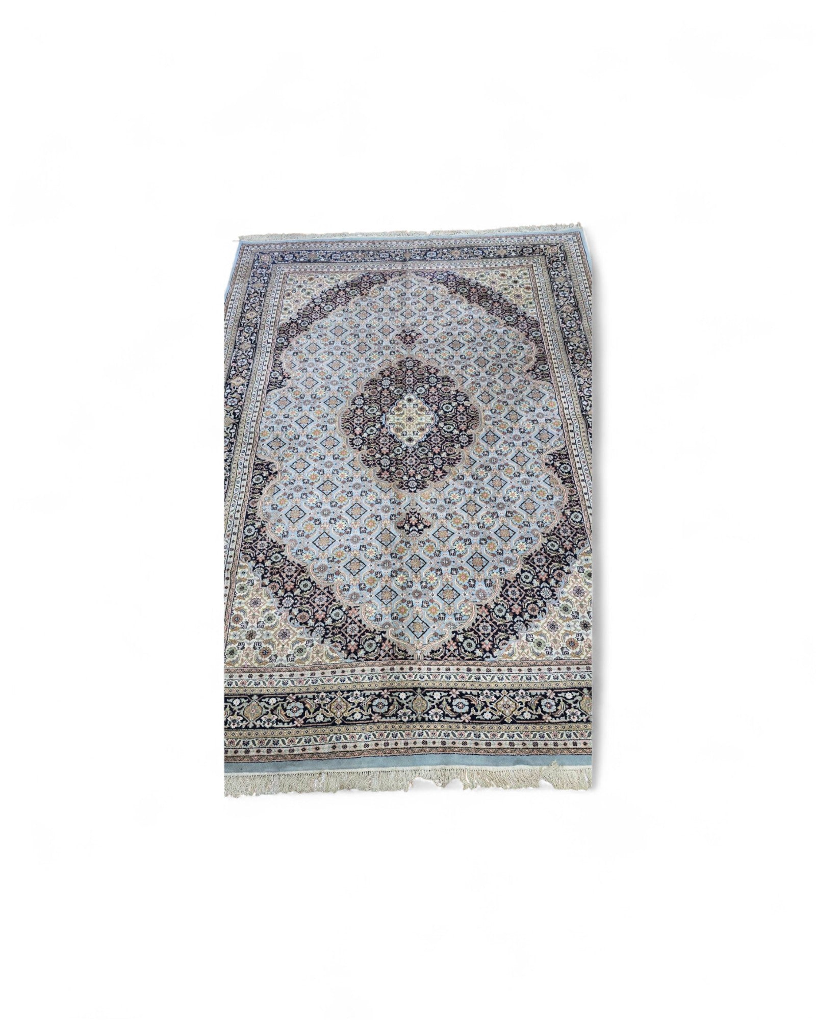 Belgian Machine-Woven Medallion Rug | 200 x 300 cm