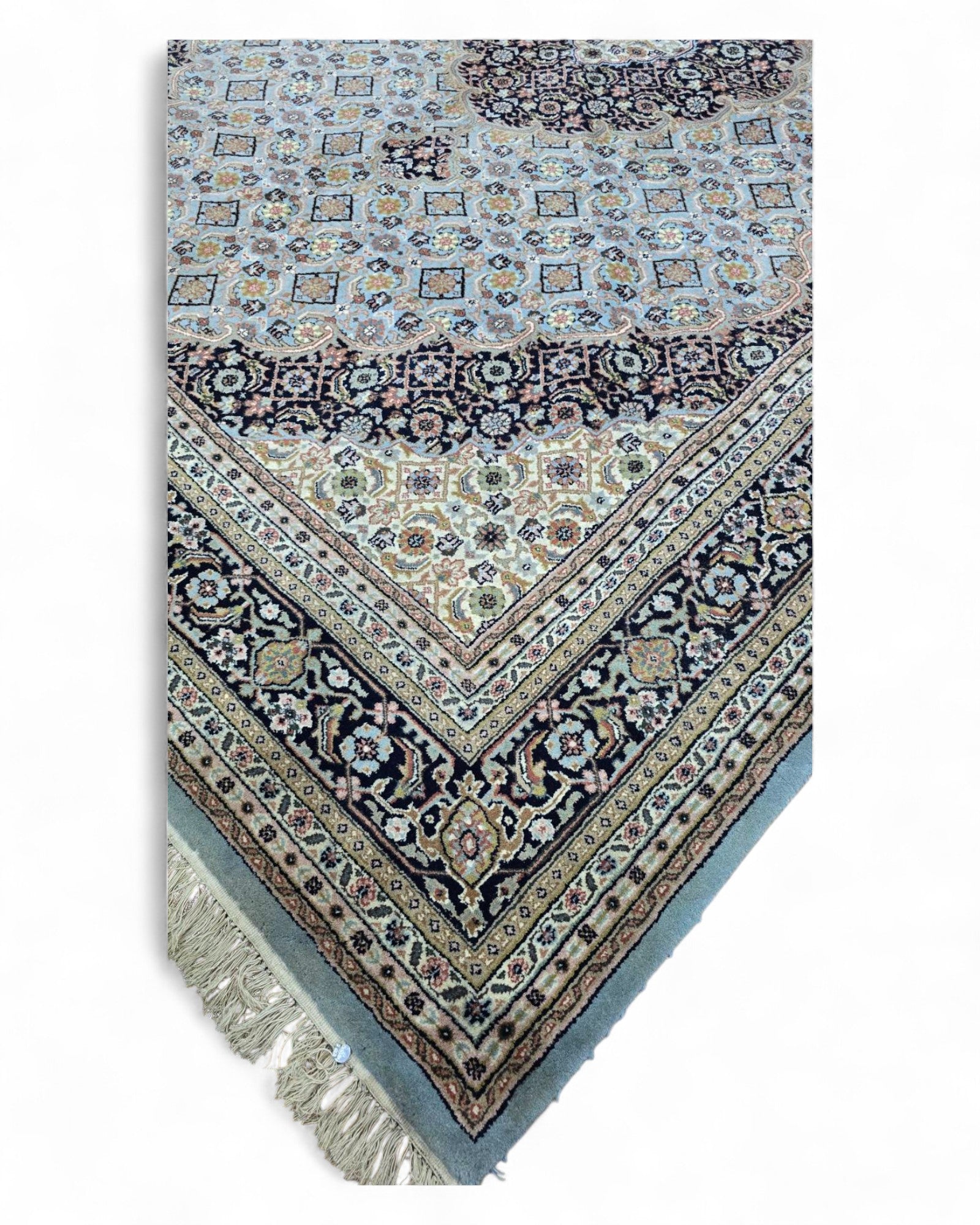 Belgian Machine-Woven Medallion Rug | 200 x 300 cm