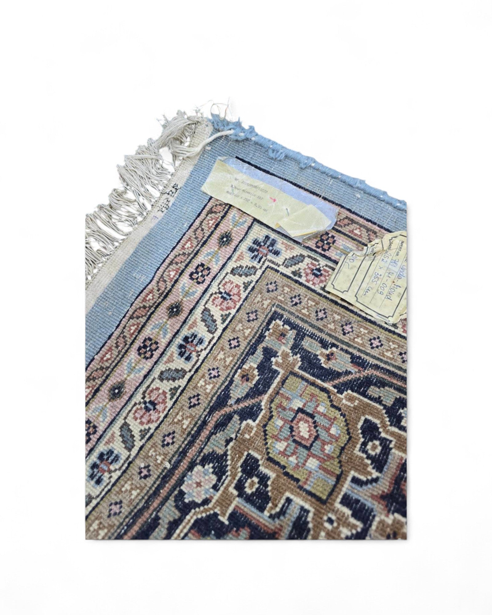 Belgian Machine-Woven Medallion Rug | 200 x 300 cm
