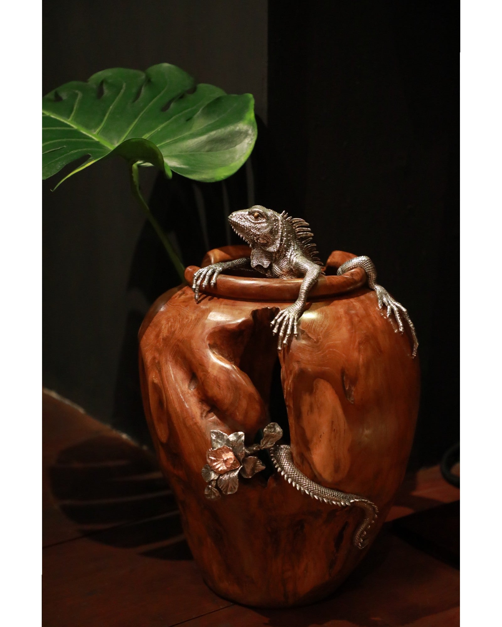 Teak Root Vase with Silver Iguana