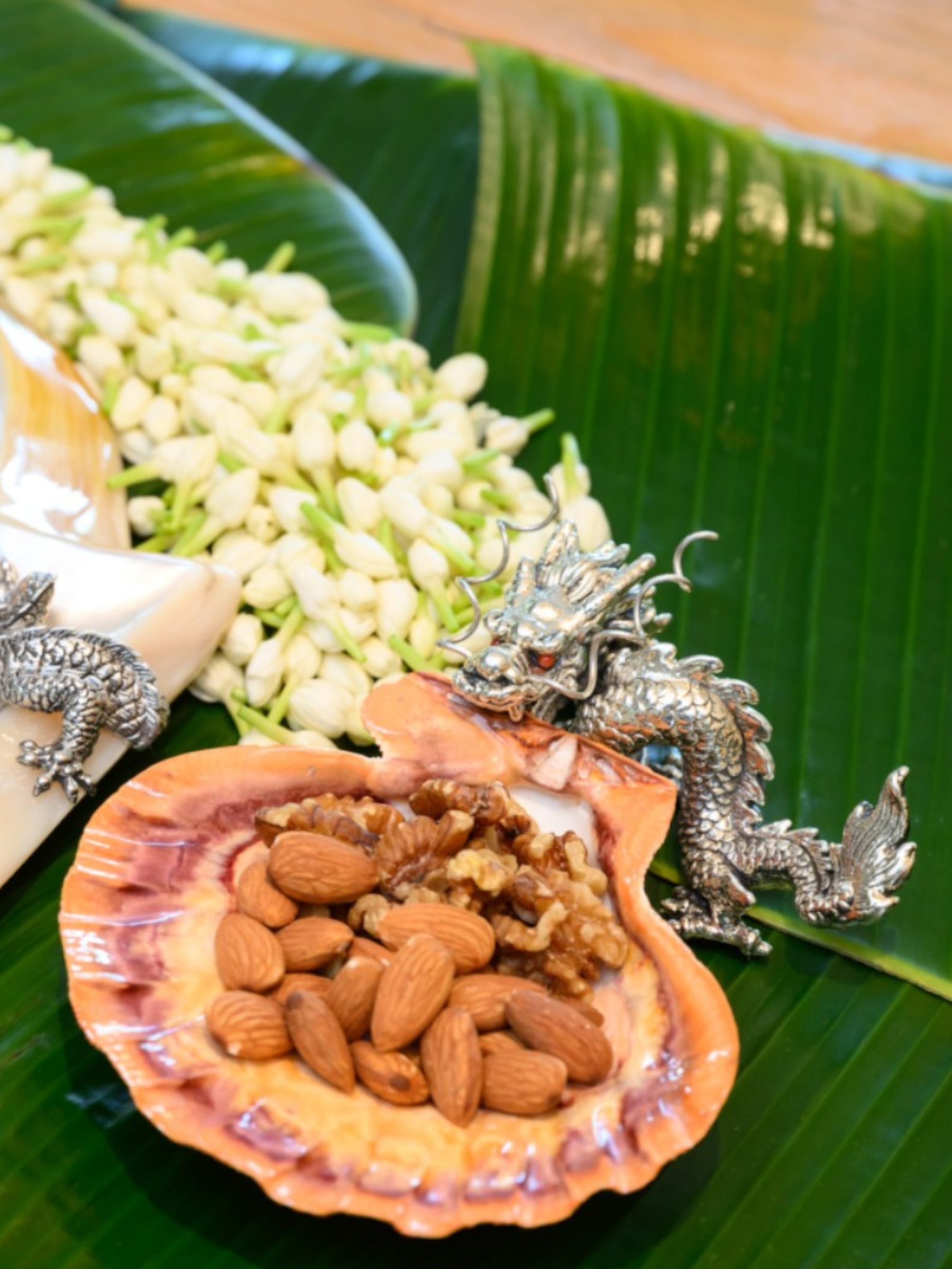 Scallop Shell Canape Plate with Dragon