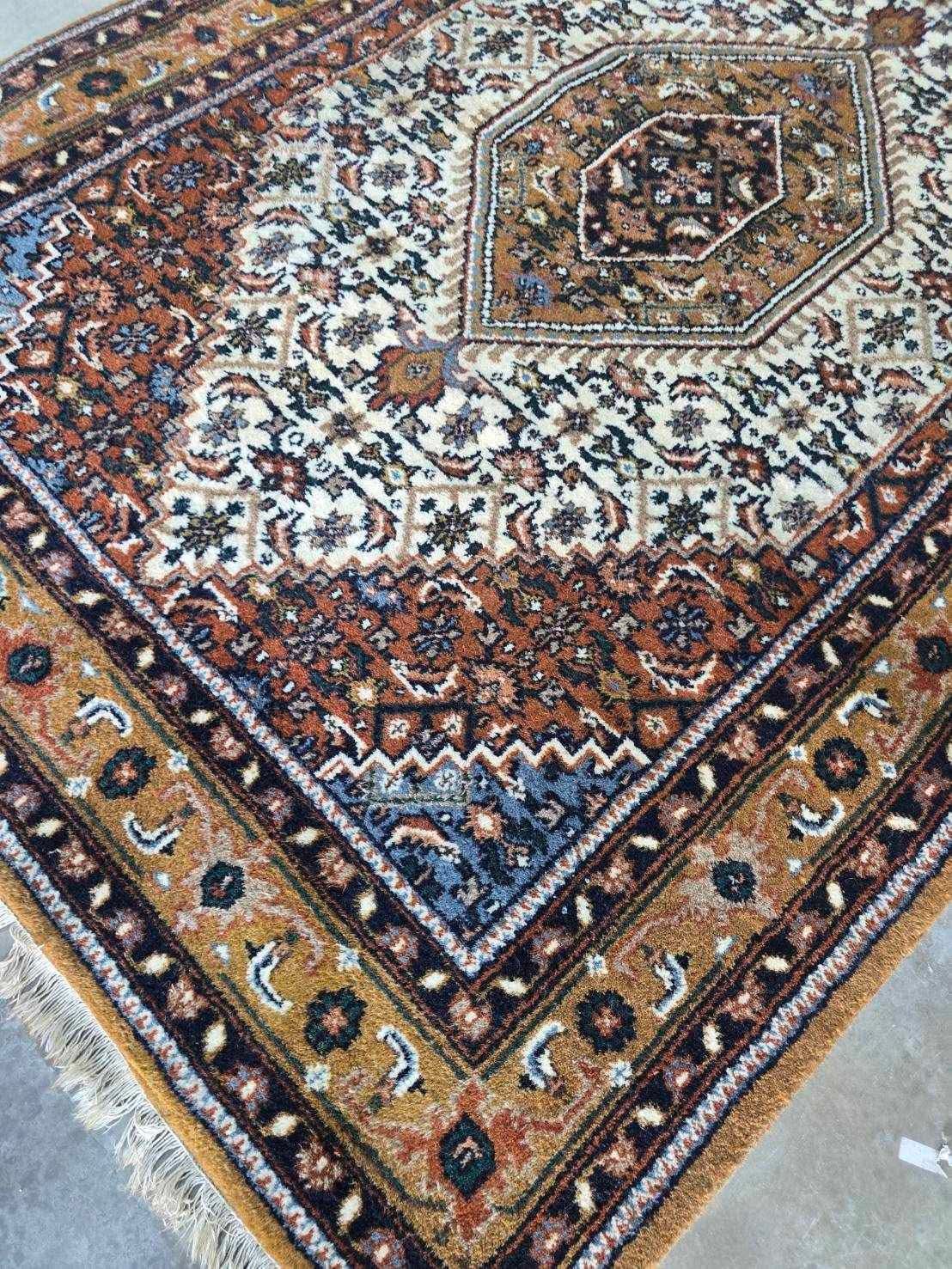 Indian Hexagonal Medallion Wool Rug | 175 x 240cm