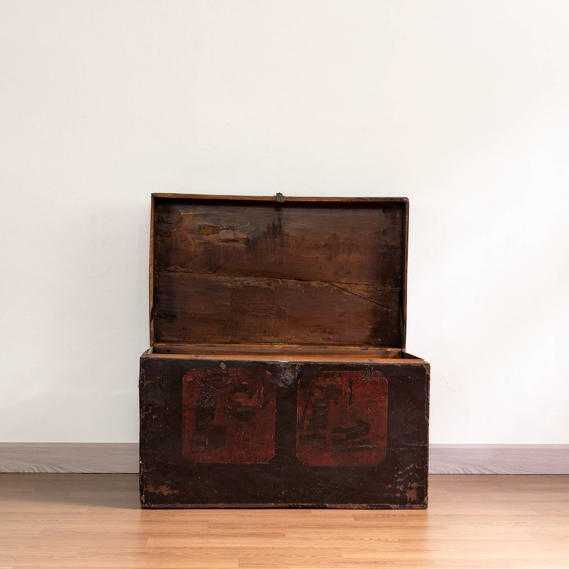 Gangsu Antique Chinese Trunk