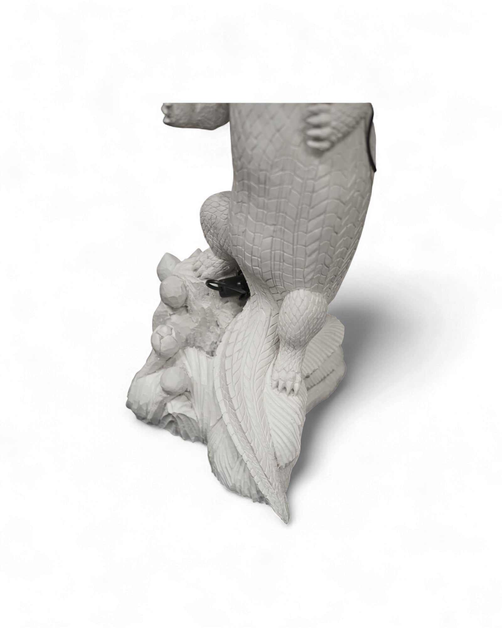 TIMA - Carved Crocodile Lamp