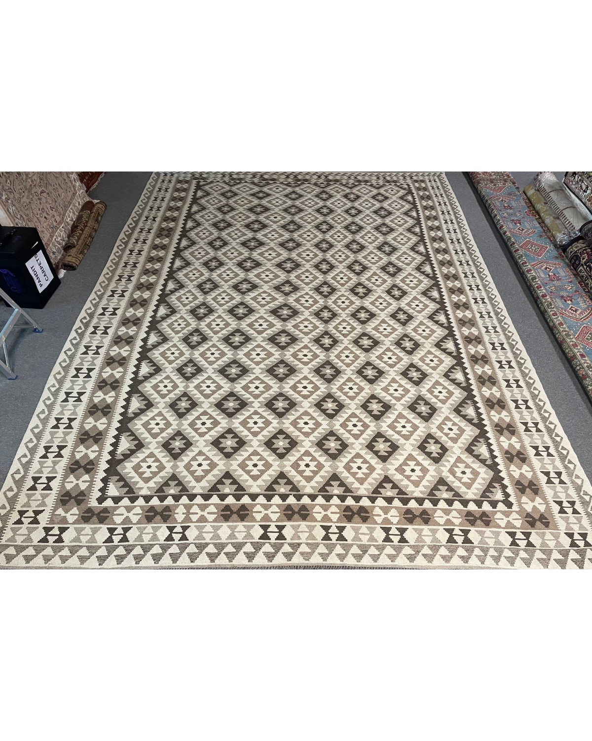 Handwoven Kilim – Neutral Diamond Lattice | 400 x 300cm