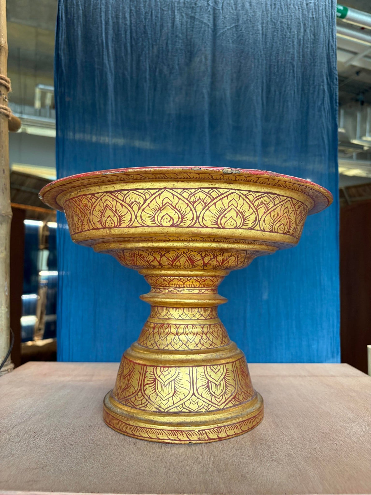 Lanna Pedestal Tray with Gold Leaf Motifs (พานล้านนาเขียนลายทอง) - Surround Living - 2