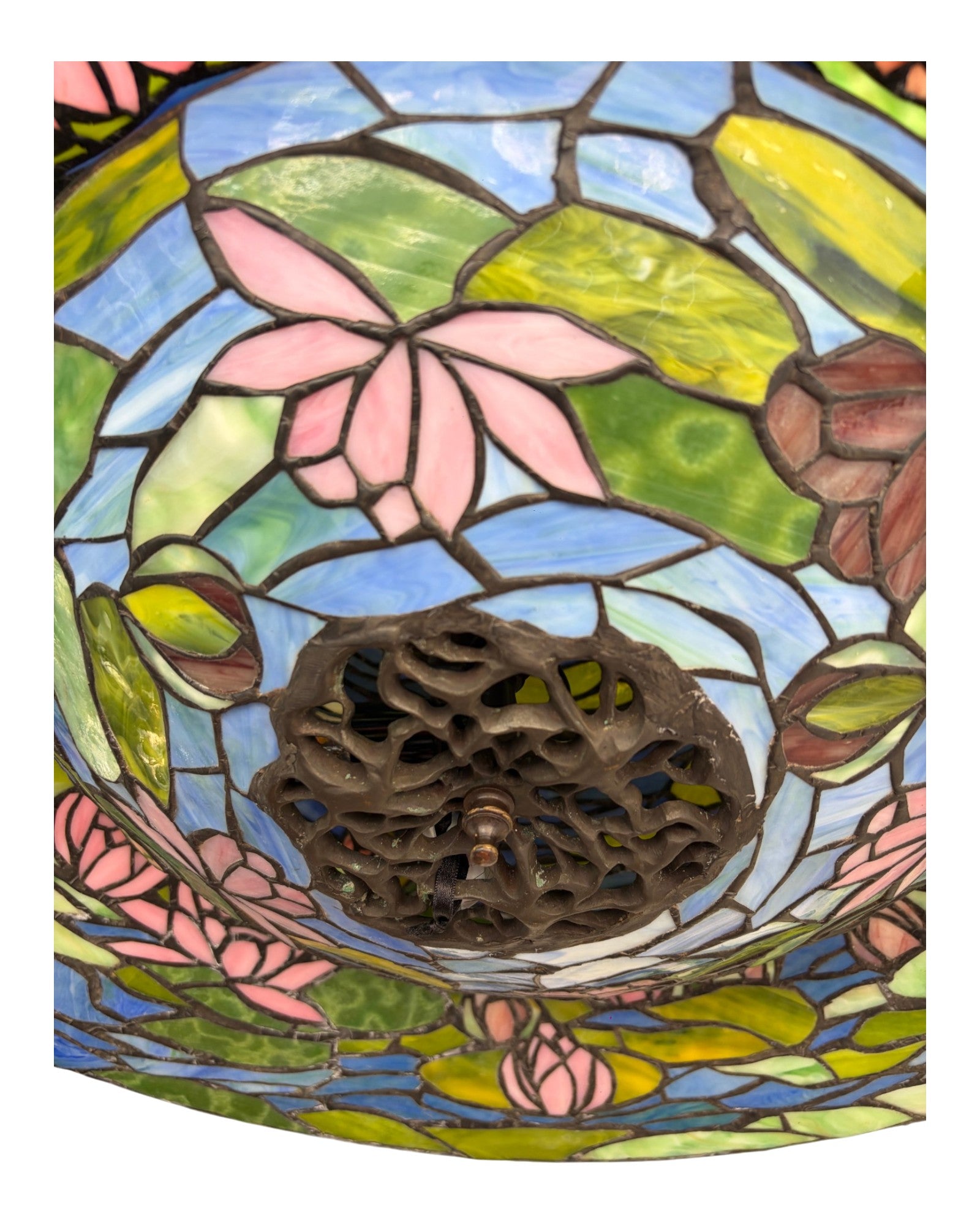 A Lotus Saucer-Shaped Tiffany-Style Stained Glass Pendant Lamp - Surround Living - 14