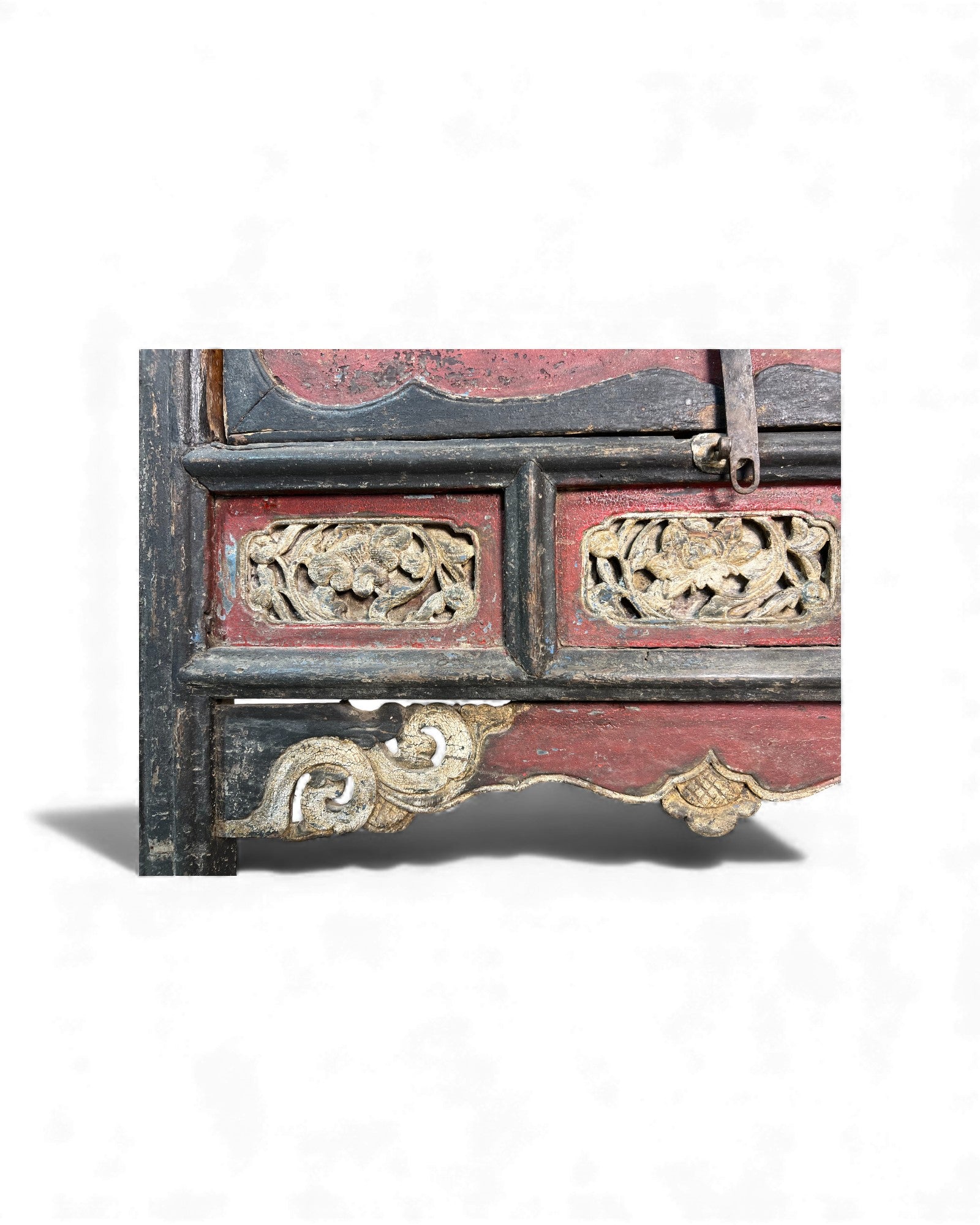 Chinese Black - Lacquer Coffer with Later Red and White Paintwork - Surround Living - 37