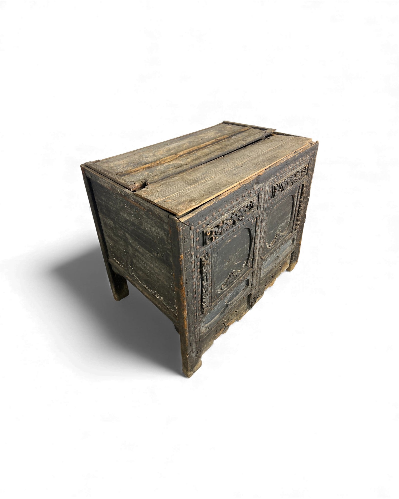 17th - Century Chinese Temple Money Chest in Black Lacquer - Surround Living - 18