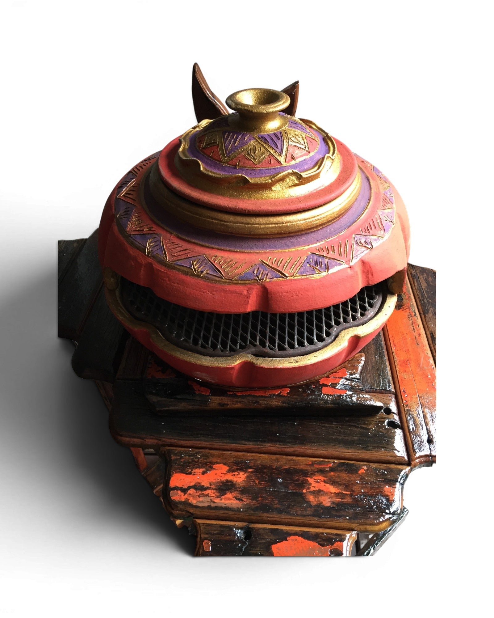 BBQ-ClayPot on Wodden Stand