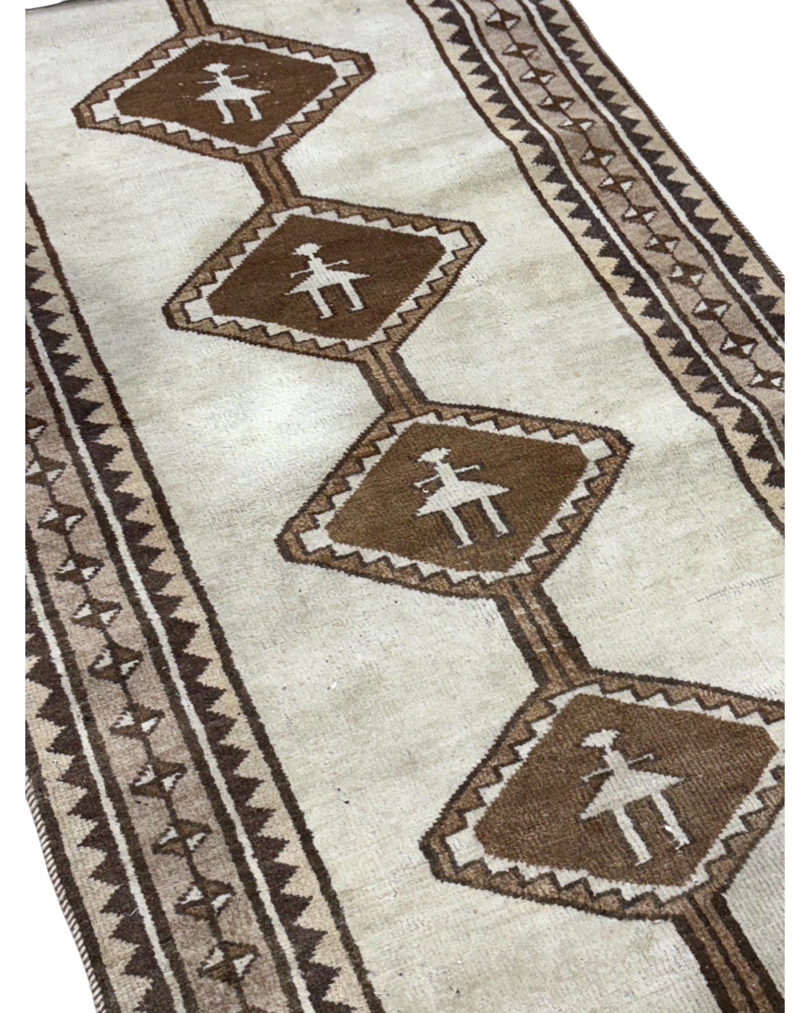 Anatolian Tribal Medallion Wool Rug – Turkey | 107 x 205 cm
