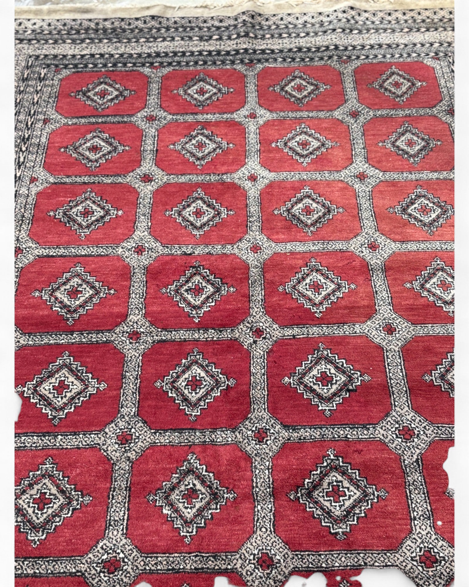 Bokhara Wool Rug – Pakistan | 188 x 277 cm