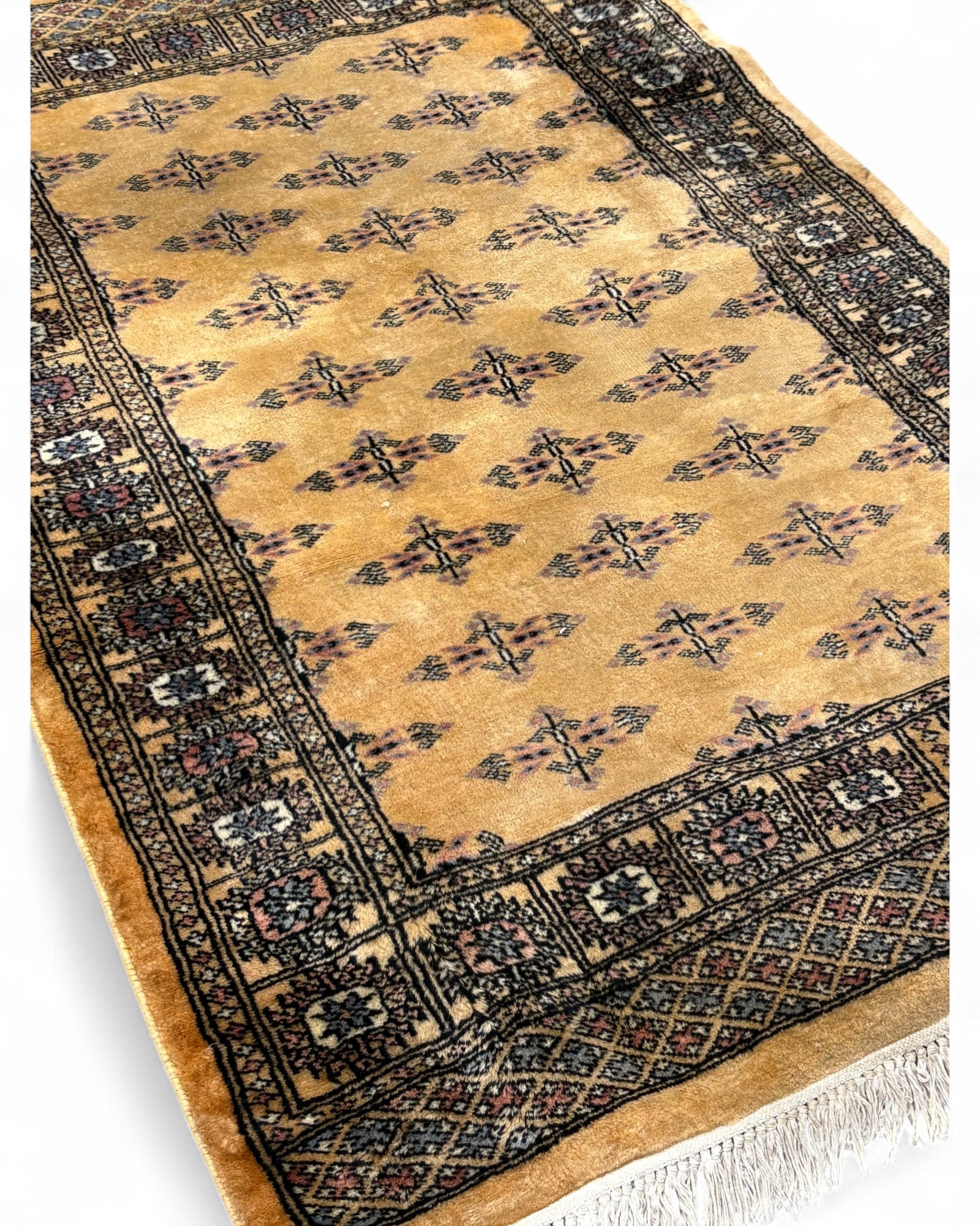 Bokhara Wool Rug in Golden Ochre – Pakistan | 152 x 95 cm