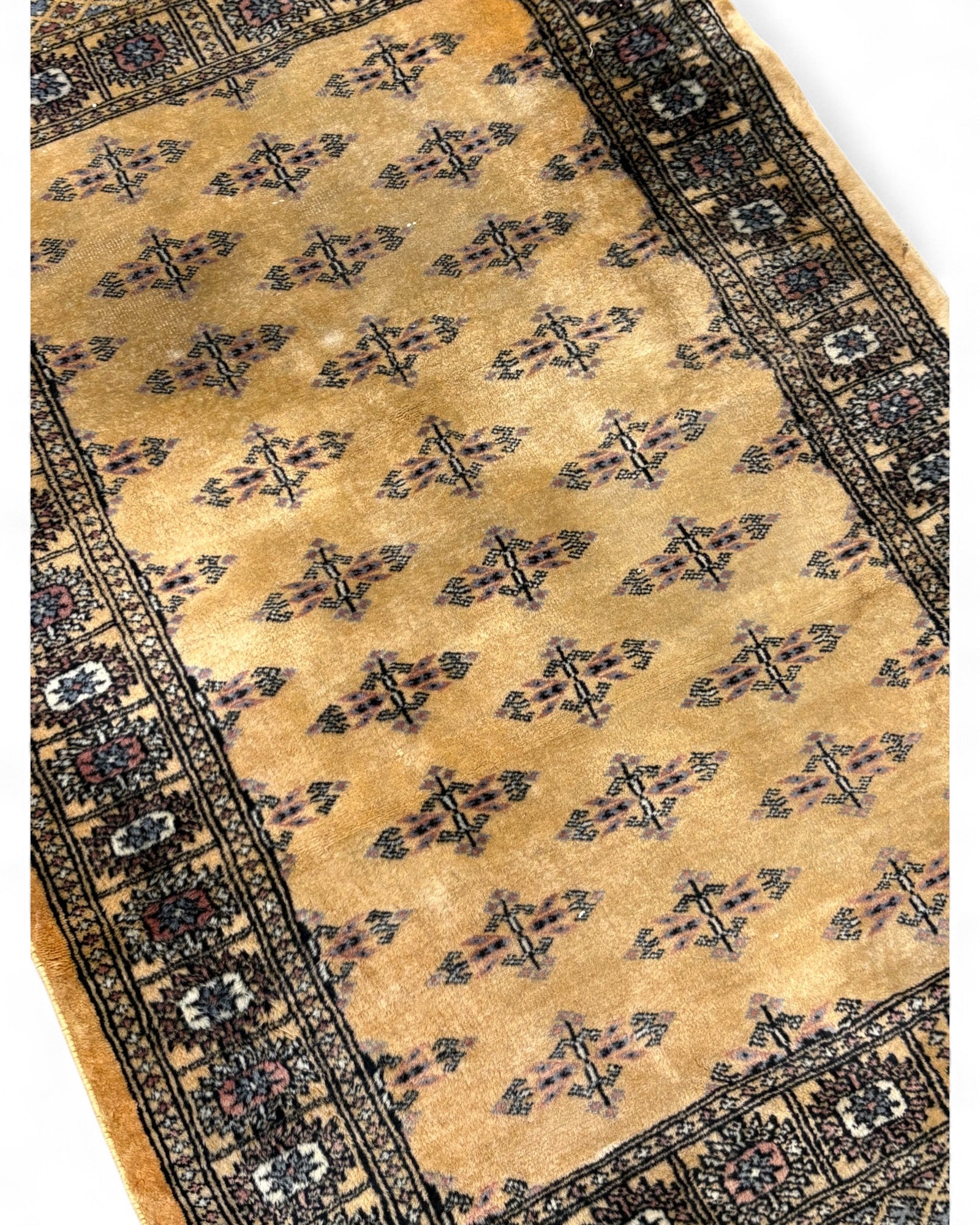 Bokhara Wool Rug in Golden Ochre – Pakistan | 152 x 95 cm