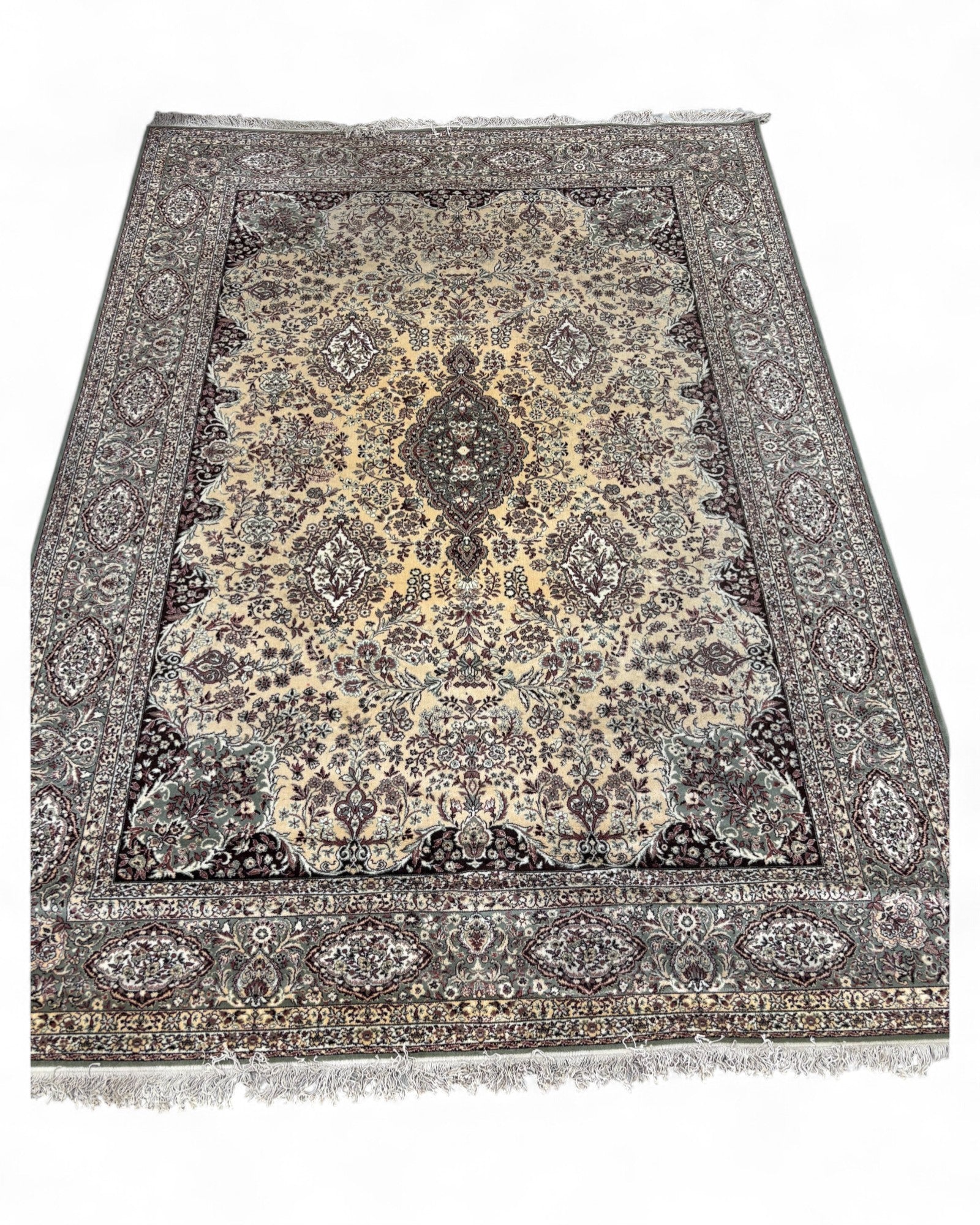Belgian Machine-Woven Classic Medallion Rug | 250 x 350 cm