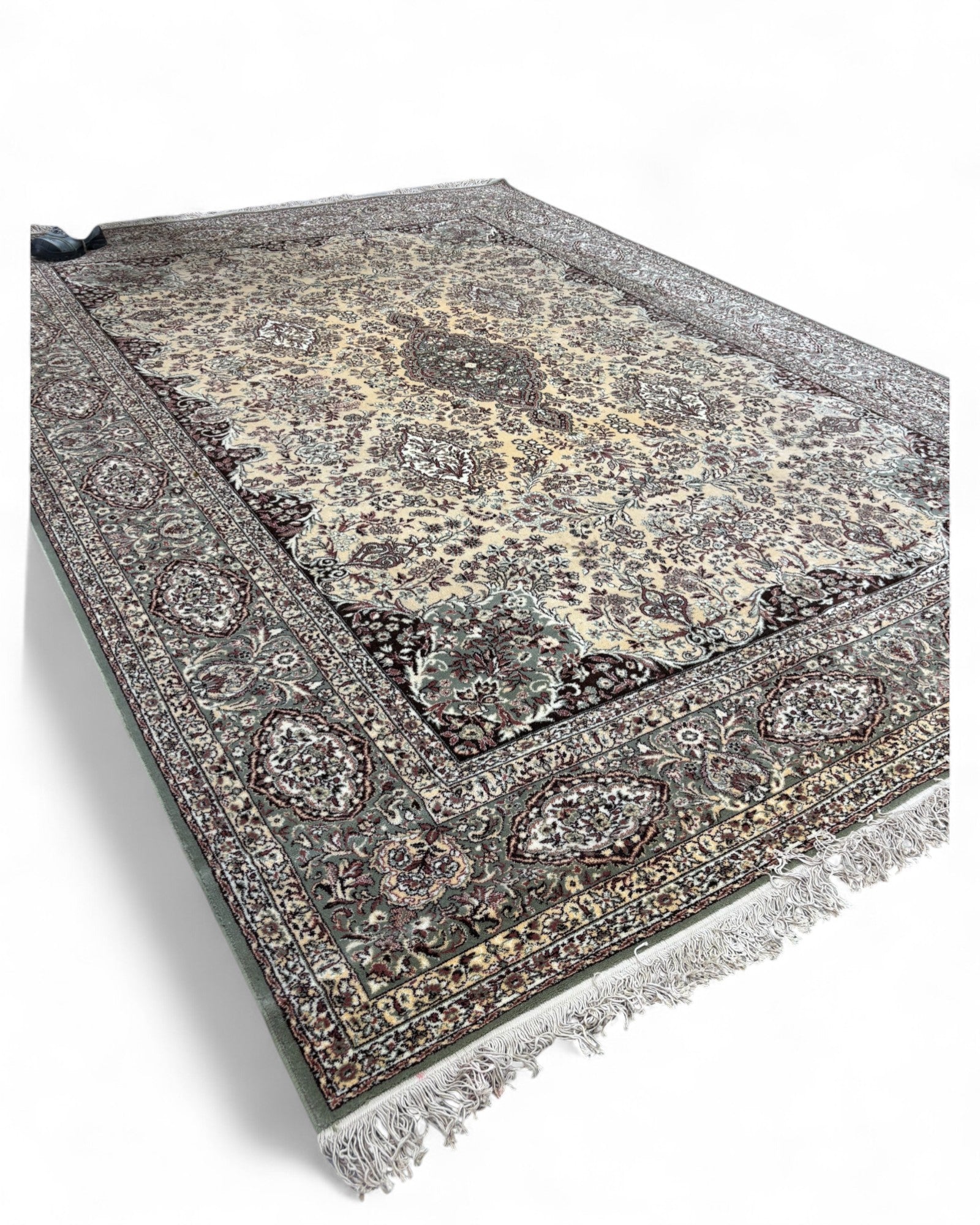Belgian Machine-Woven Classic Medallion Rug | 250 x 350 cm