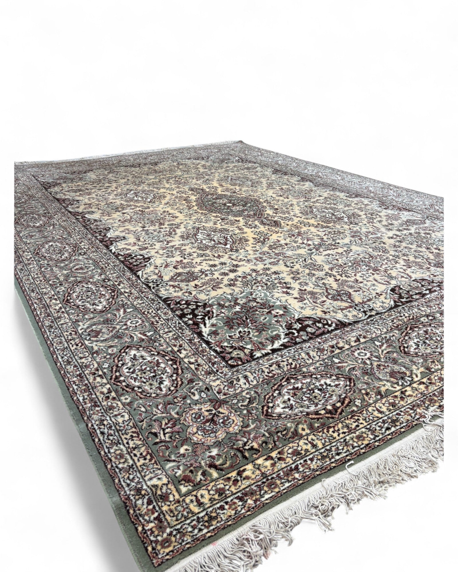 Belgian Machine-Woven Classic Medallion Rug | 250 x 350 cm