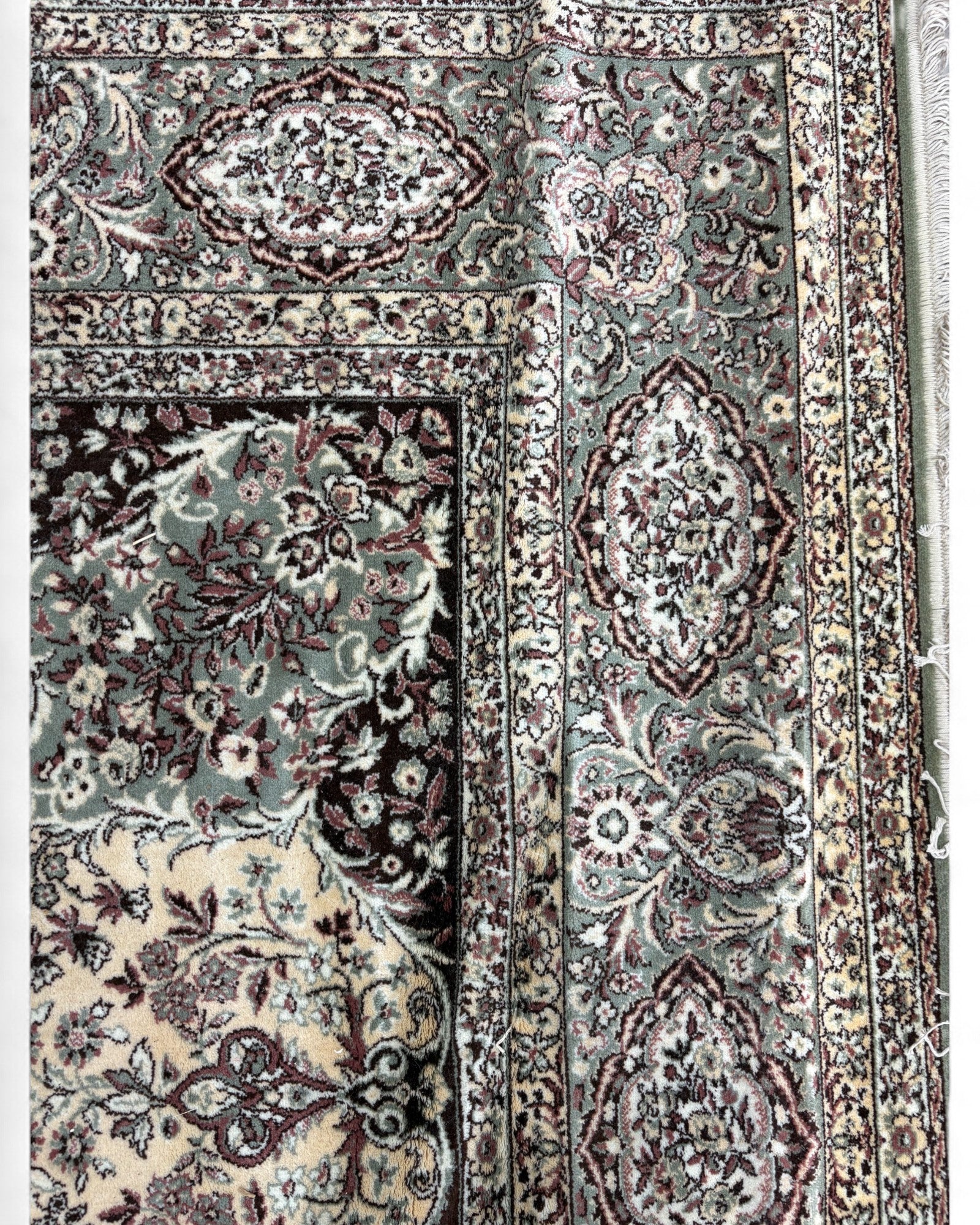 Belgian Machine-Woven Classic Medallion Rug | 250 x 350 cm
