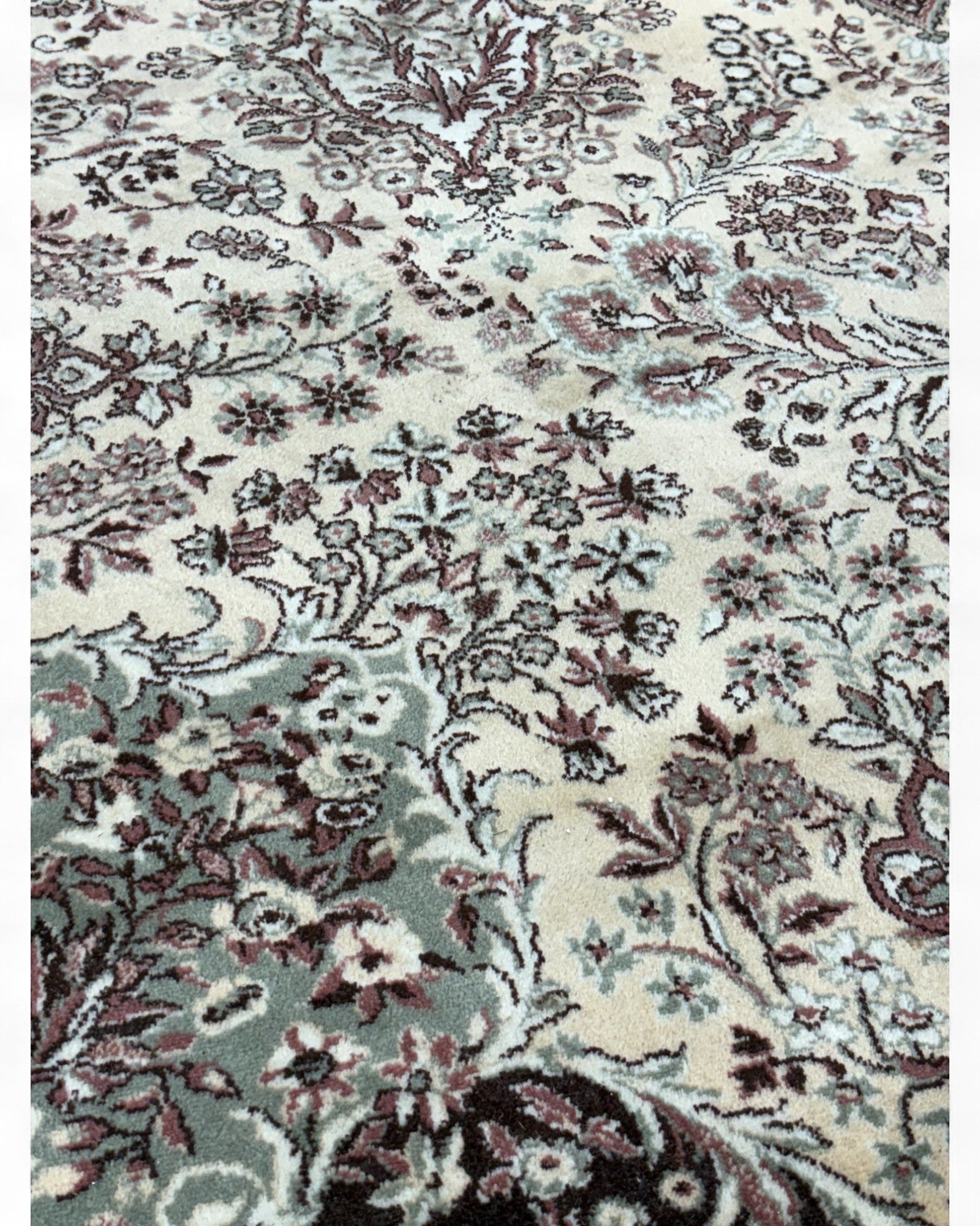 Belgian Machine-Woven Classic Medallion Rug | 250 x 350 cm