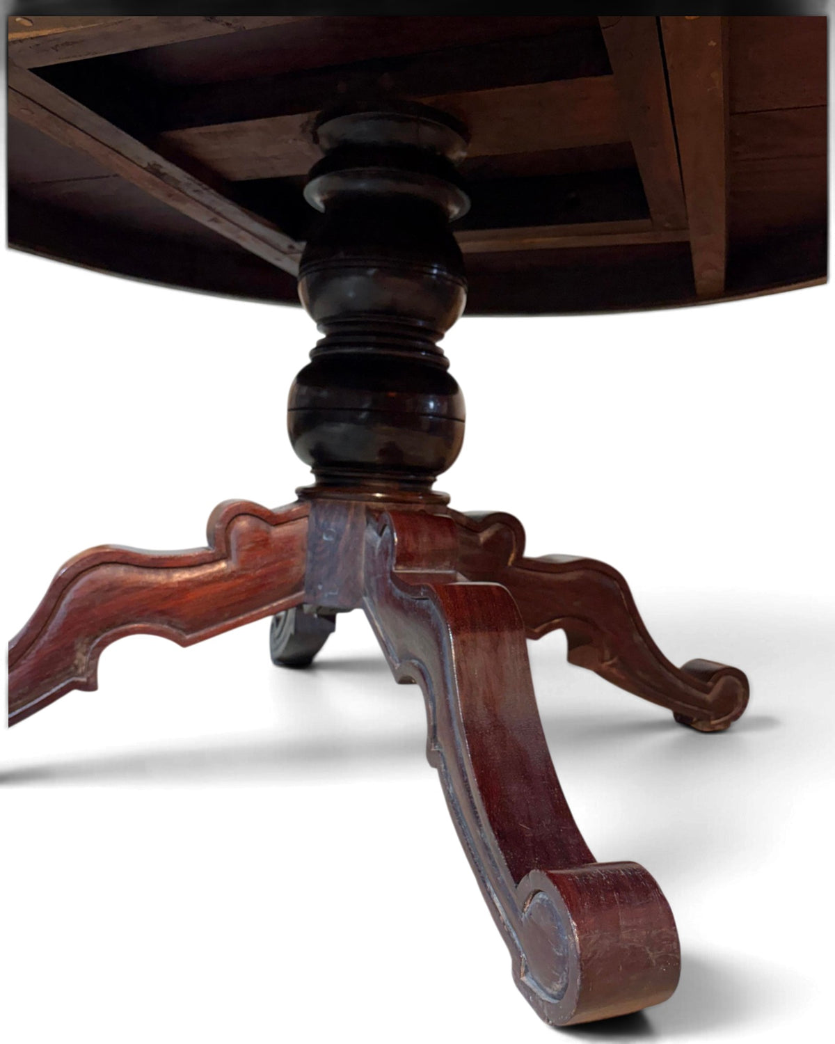 Round Teak Wooid Dining Table