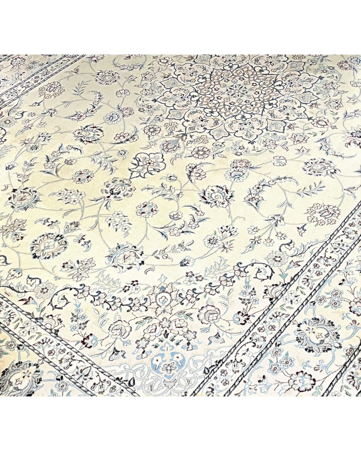 Fine Persian Nain Carpet – Medallion Design | 320 x 205 cm - Surround Living - 4