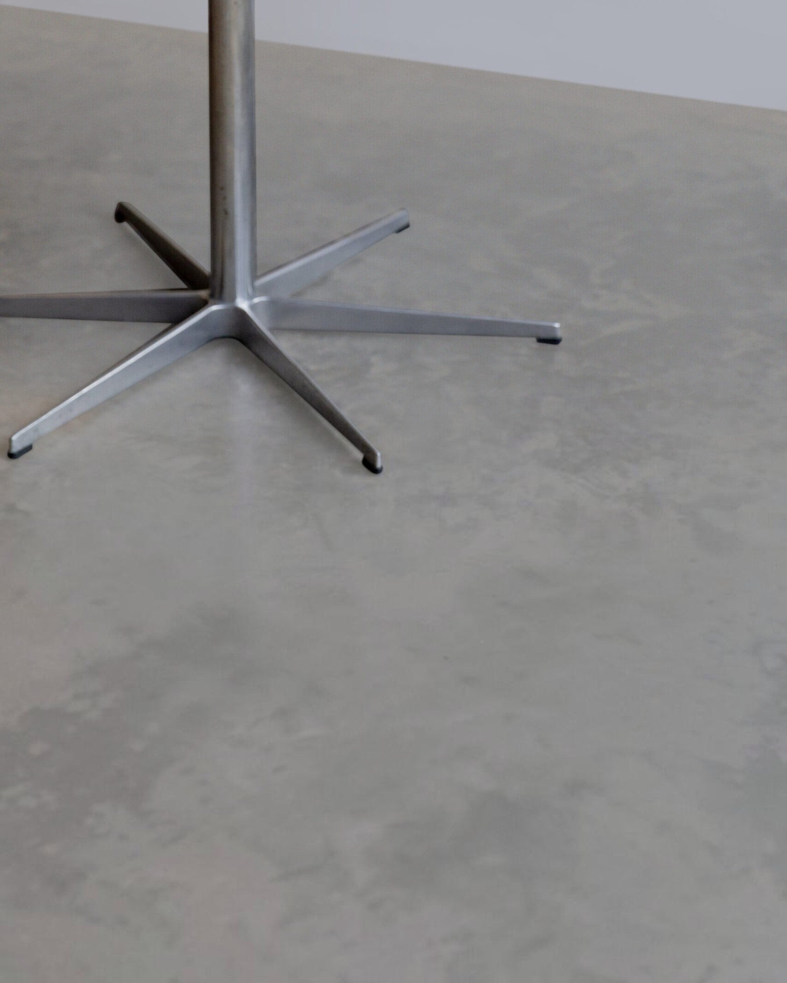 Arne Jacobsen A826 Dining Table by Fritz Hansen