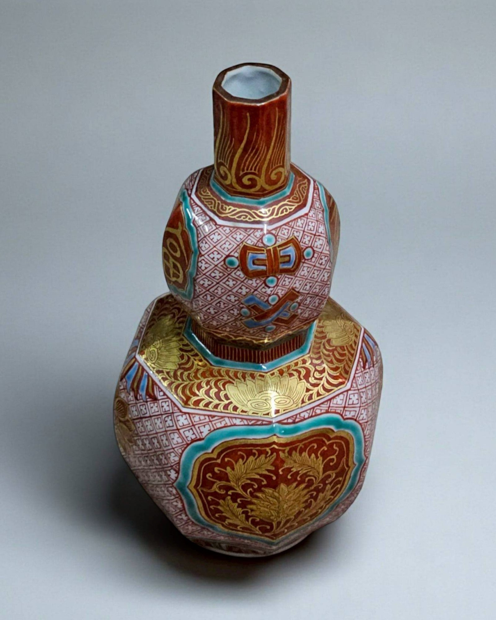 Japanese Kutani Double-Gourd Vase with Gilded Motifs