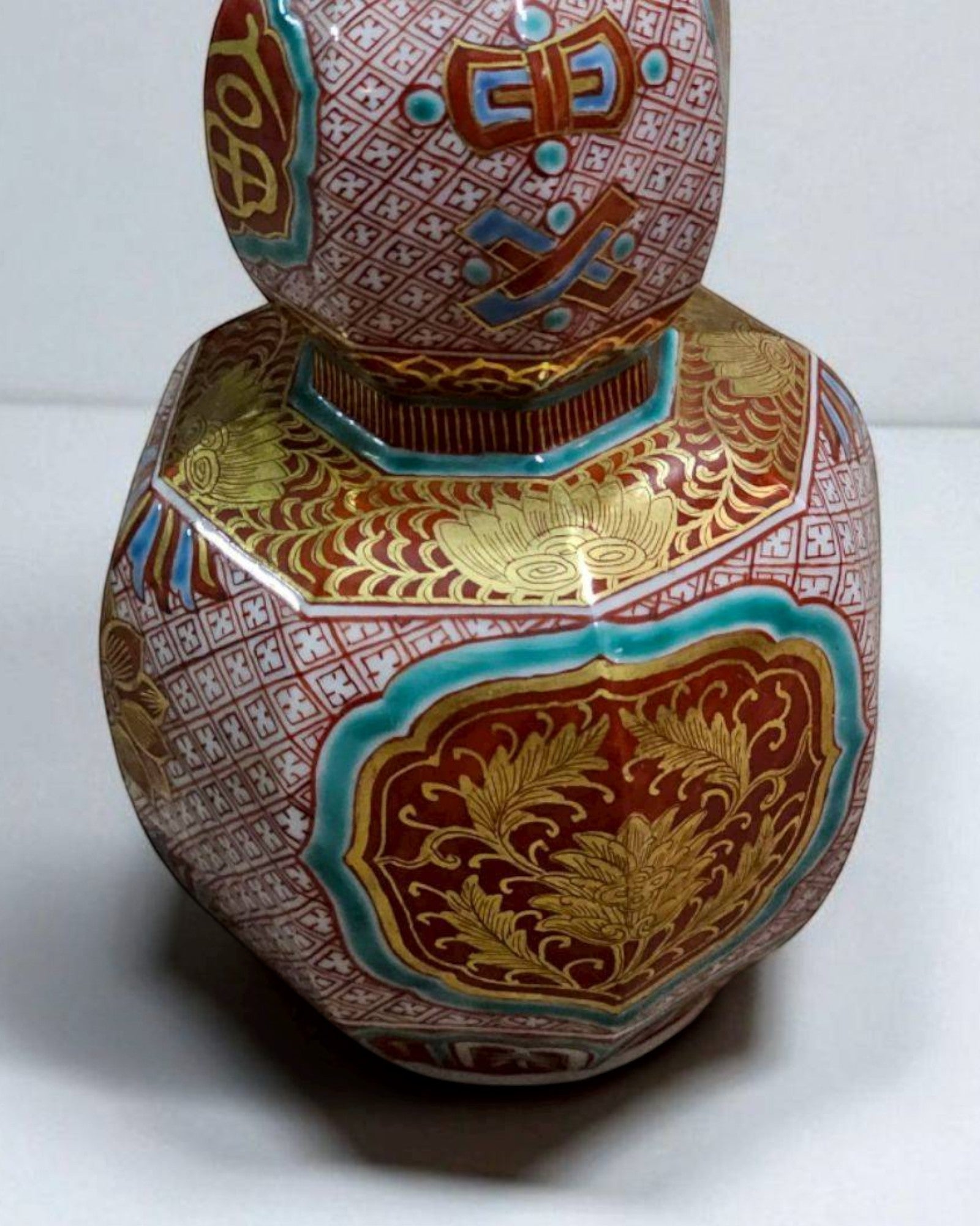 Japanese Kutani Double-Gourd Vase with Gilded Motifs