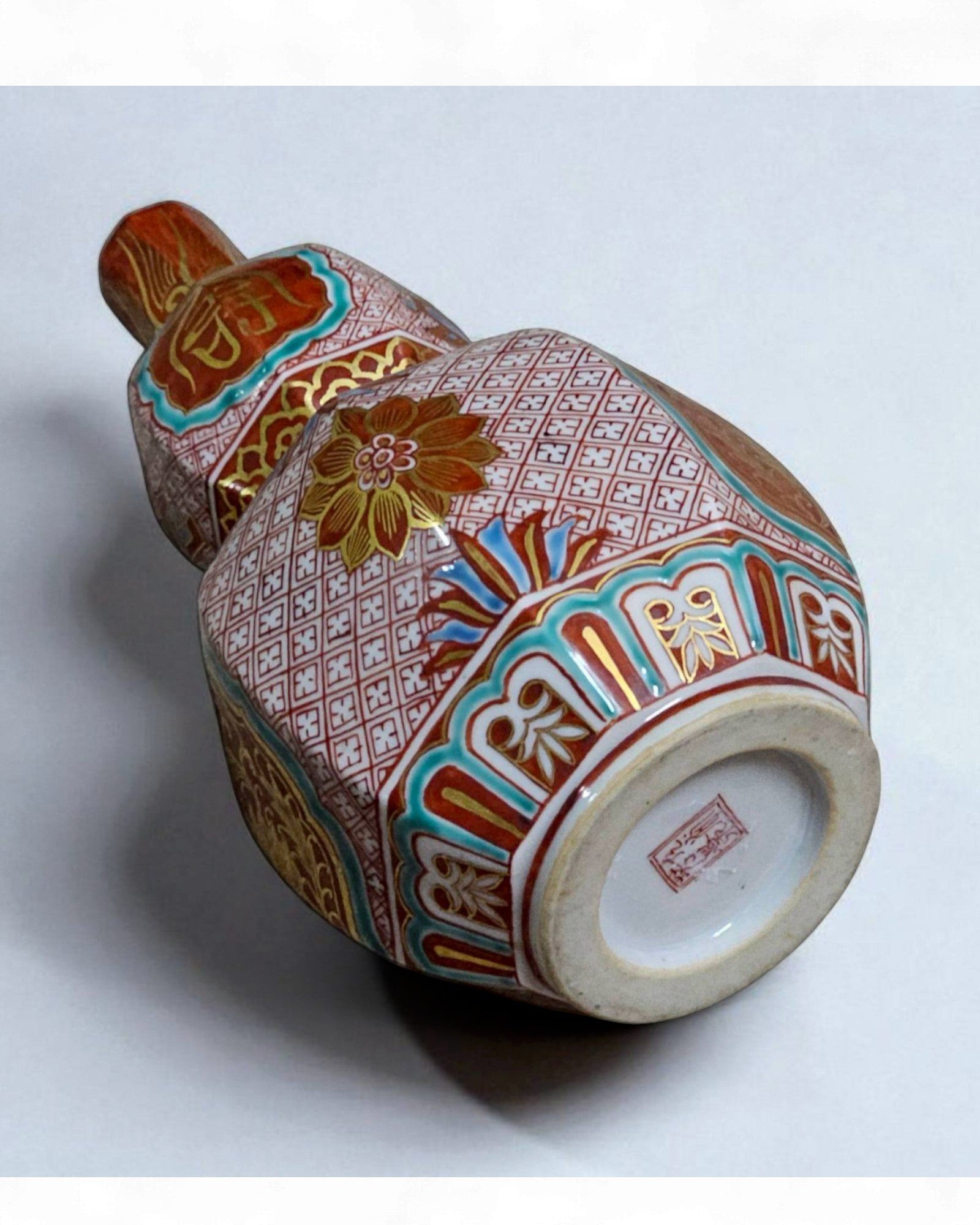 Japanese Kutani Double-Gourd Vase with Gilded Motifs