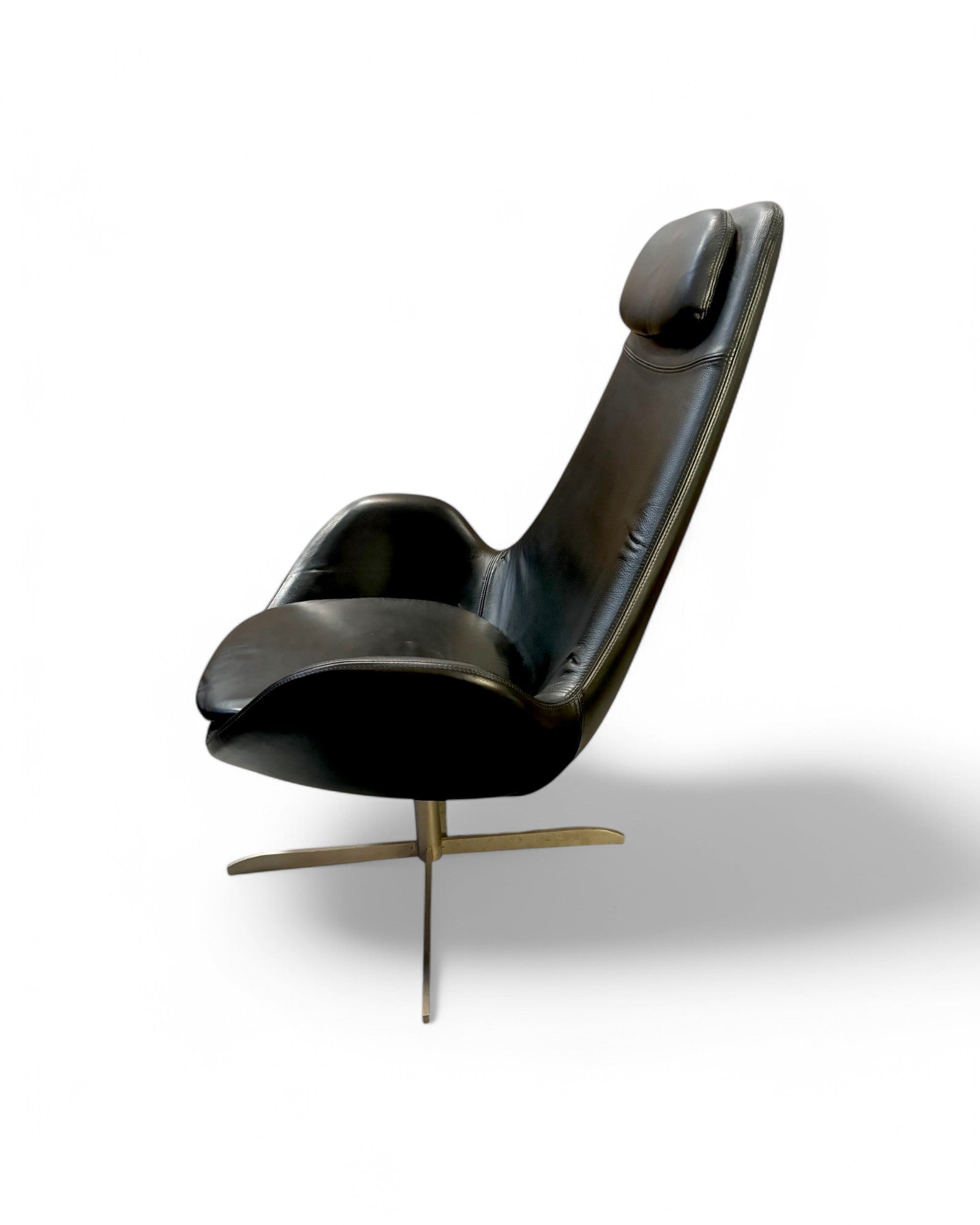 Black Swan Leather Swivel Lounge Chair