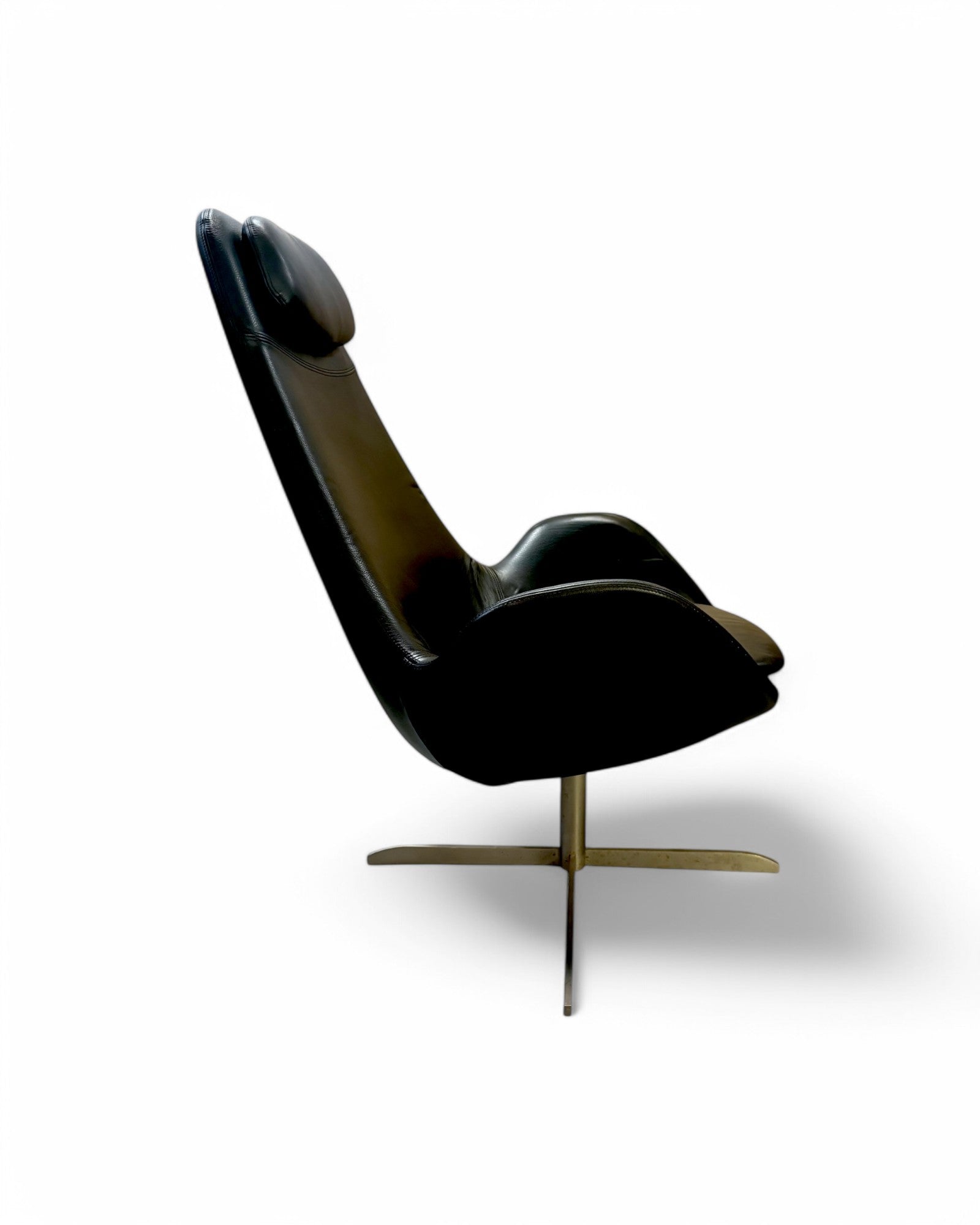 Black Swan Leather Swivel Lounge Chair