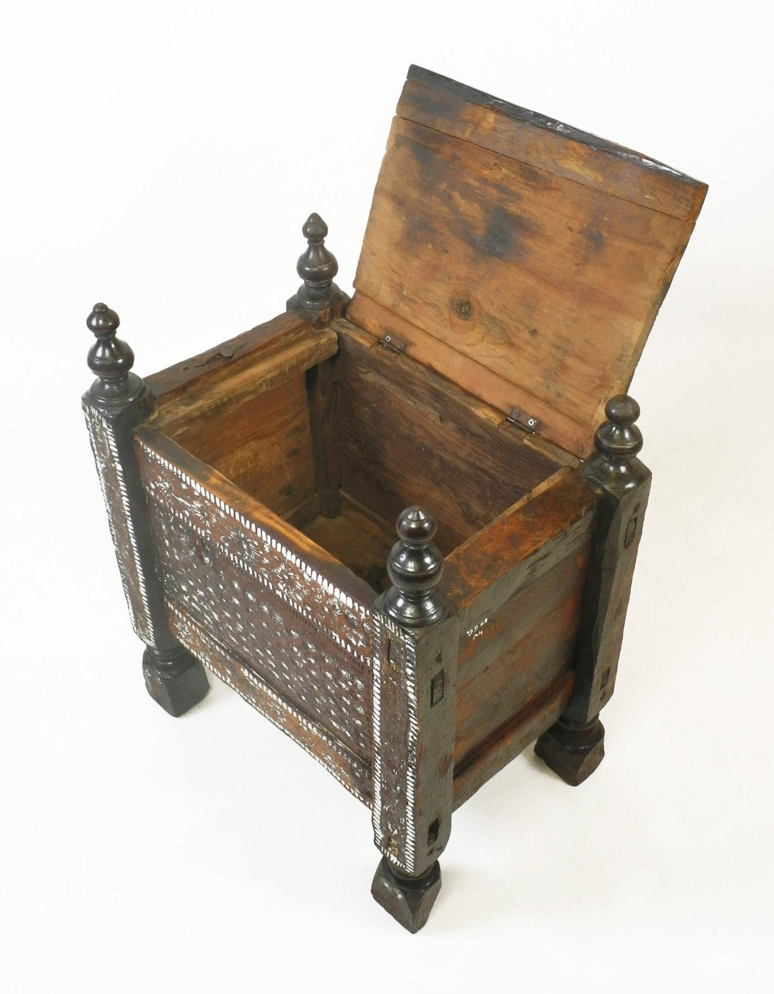 Antique Buner Valley Cedar Chest with Metal Studwork - Surround Living - 8