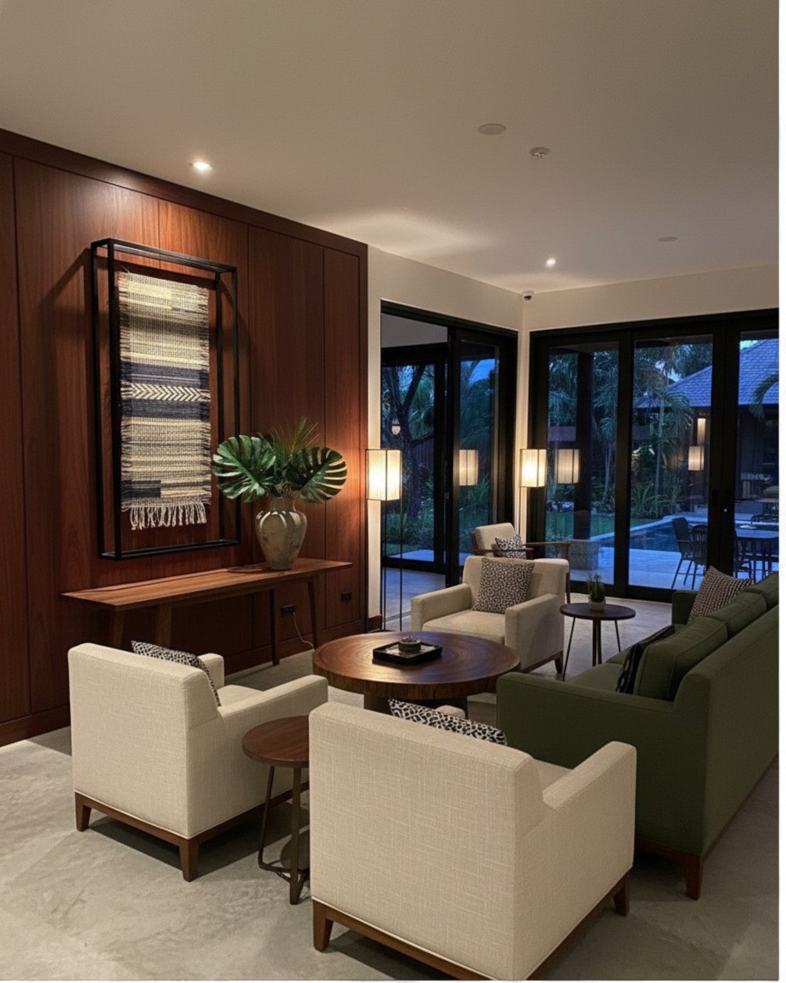 Chi (ชี) Living Collection : Flow of Siam