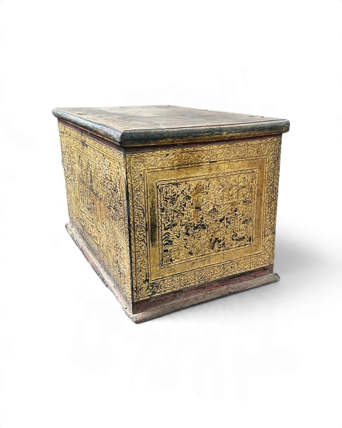 Gilt Lacquer Manuscript Chest (Sadaik) with Figural Scenes