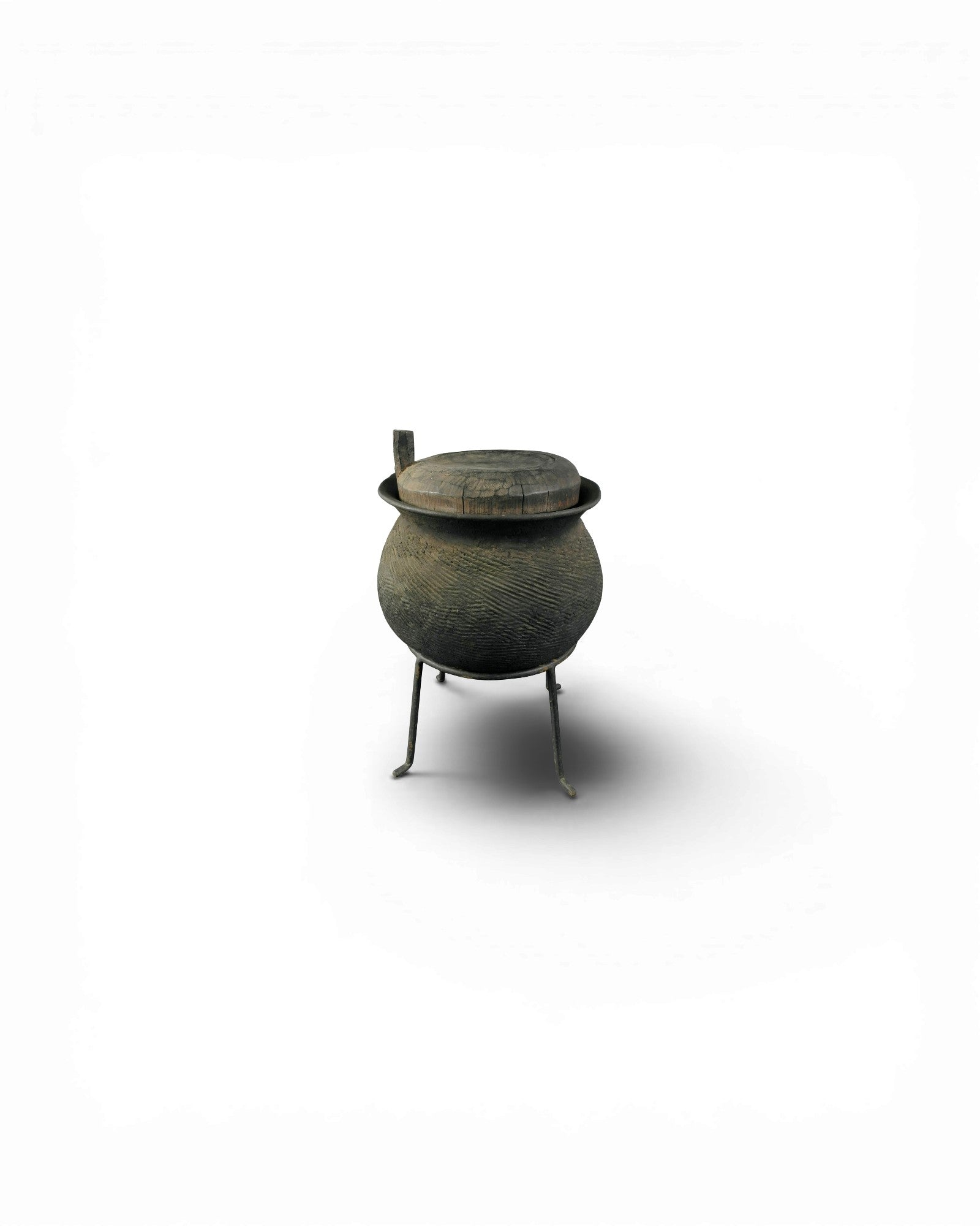 Karen Clay Cooking Pot with Bamboo Lid