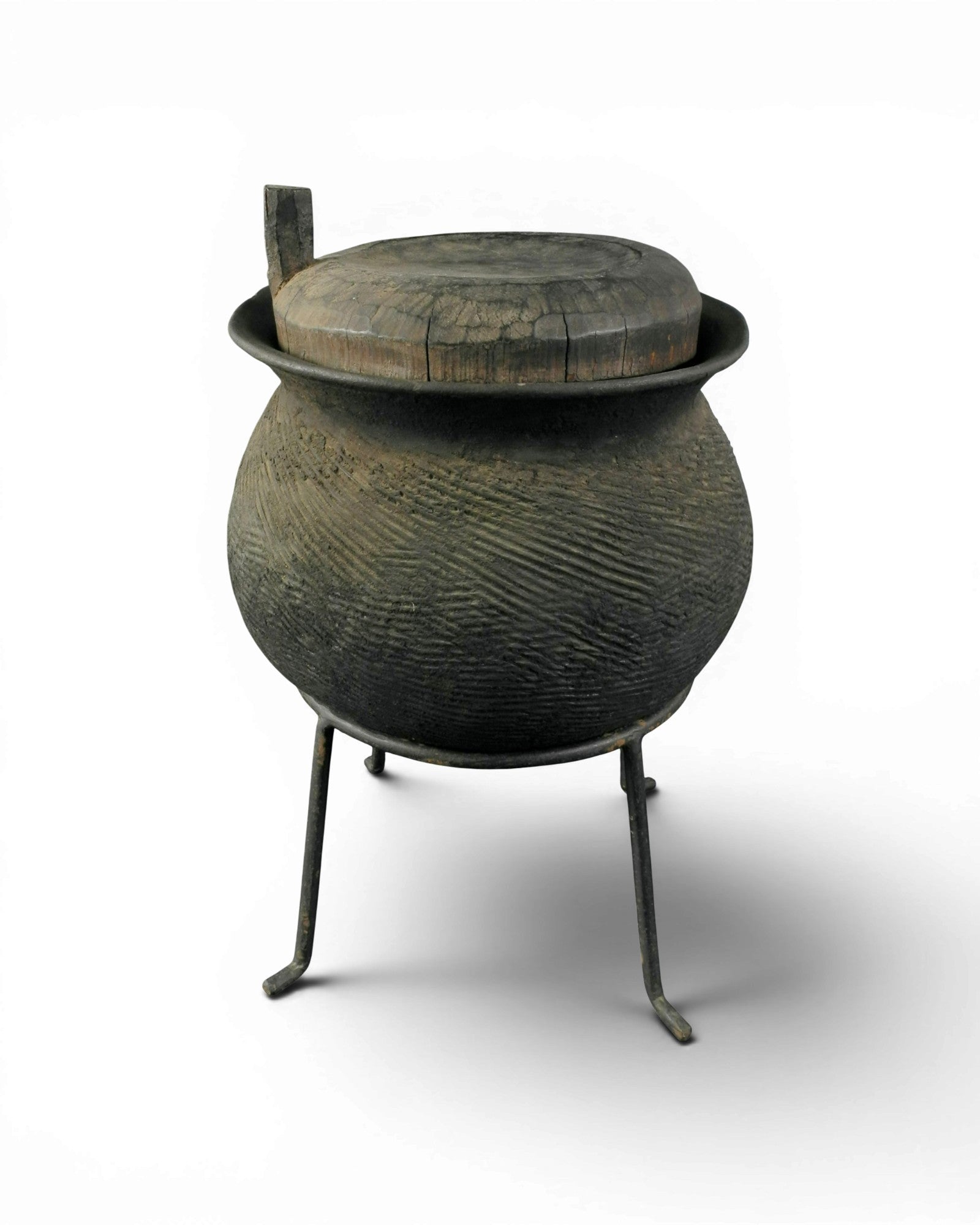 Karen Clay Cooking Pot with Bamboo Lid