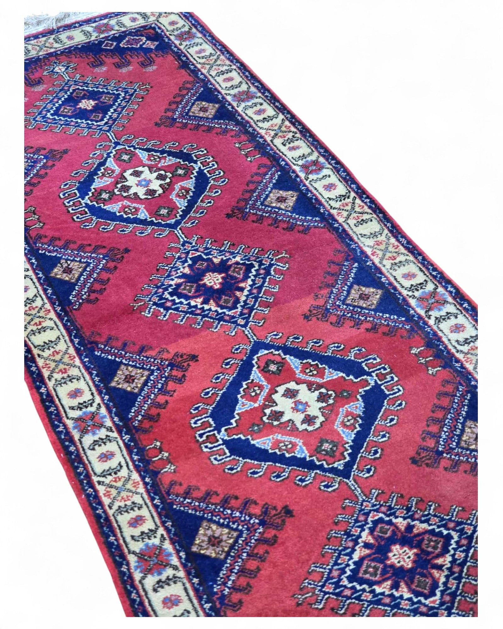 Small Tribal Diamond Medallion Runner