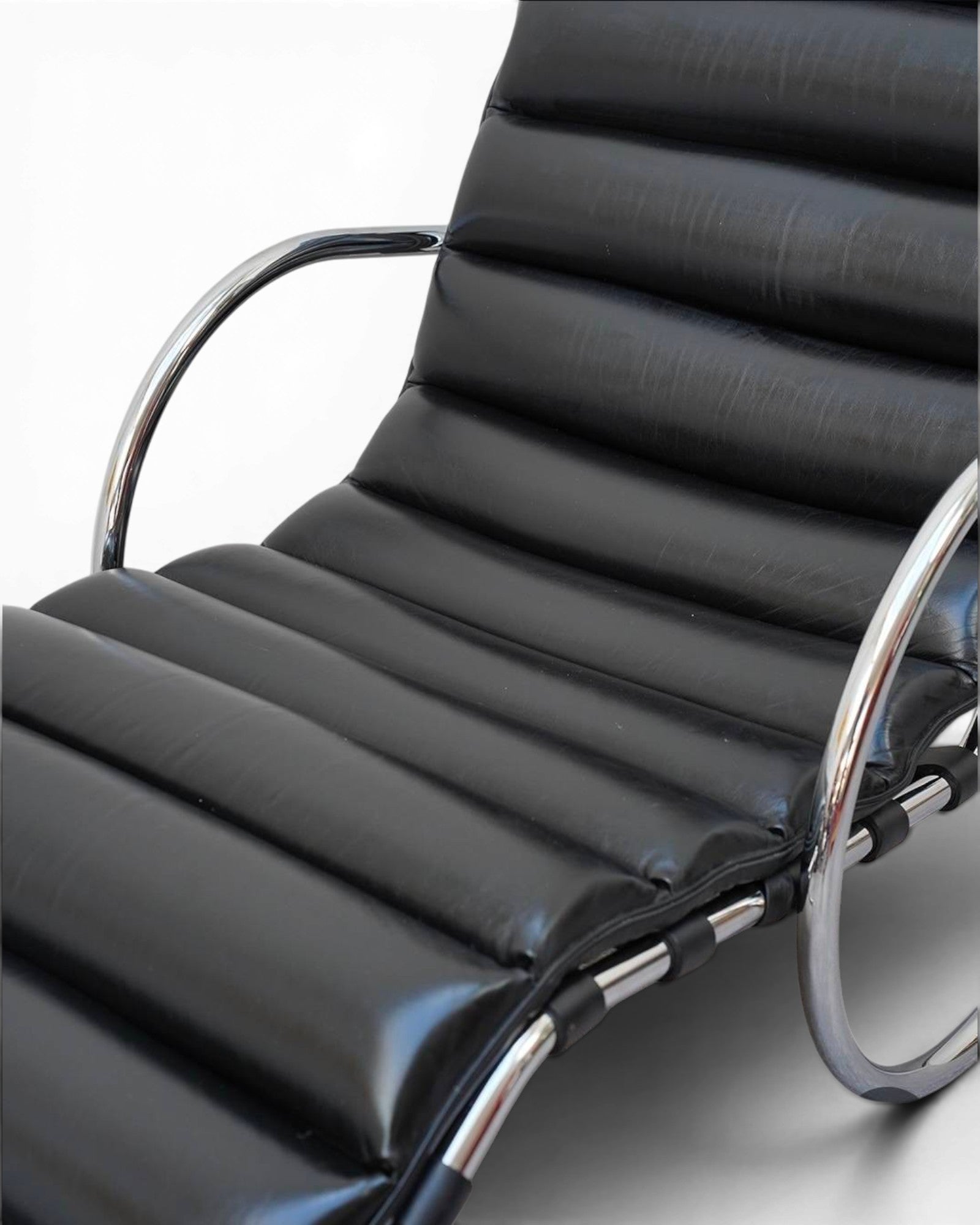 Model 242 MR Adjustable Chaise Lounge (Knoll International)