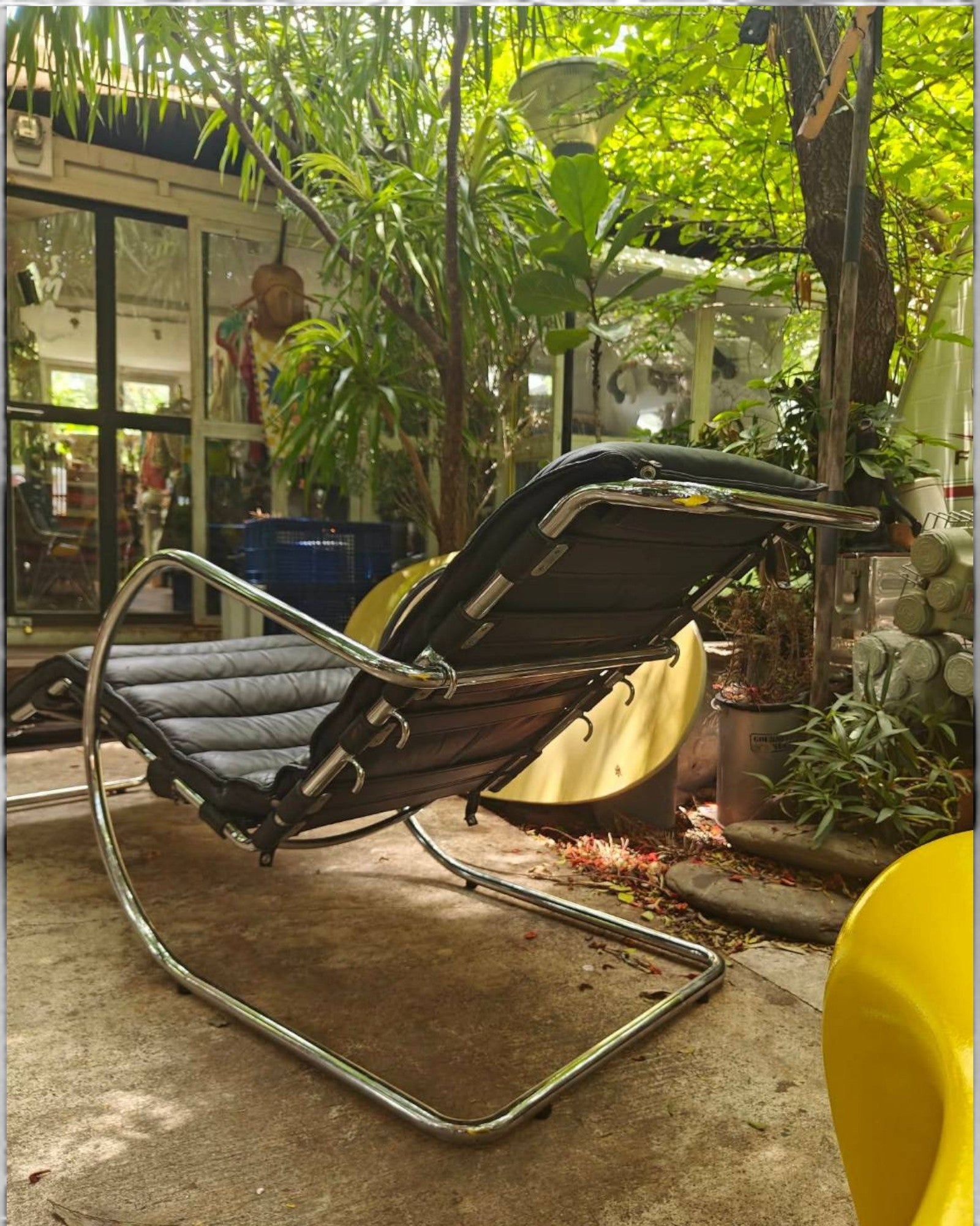 Model 242 MR Adjustable Chaise Lounge (Knoll International)