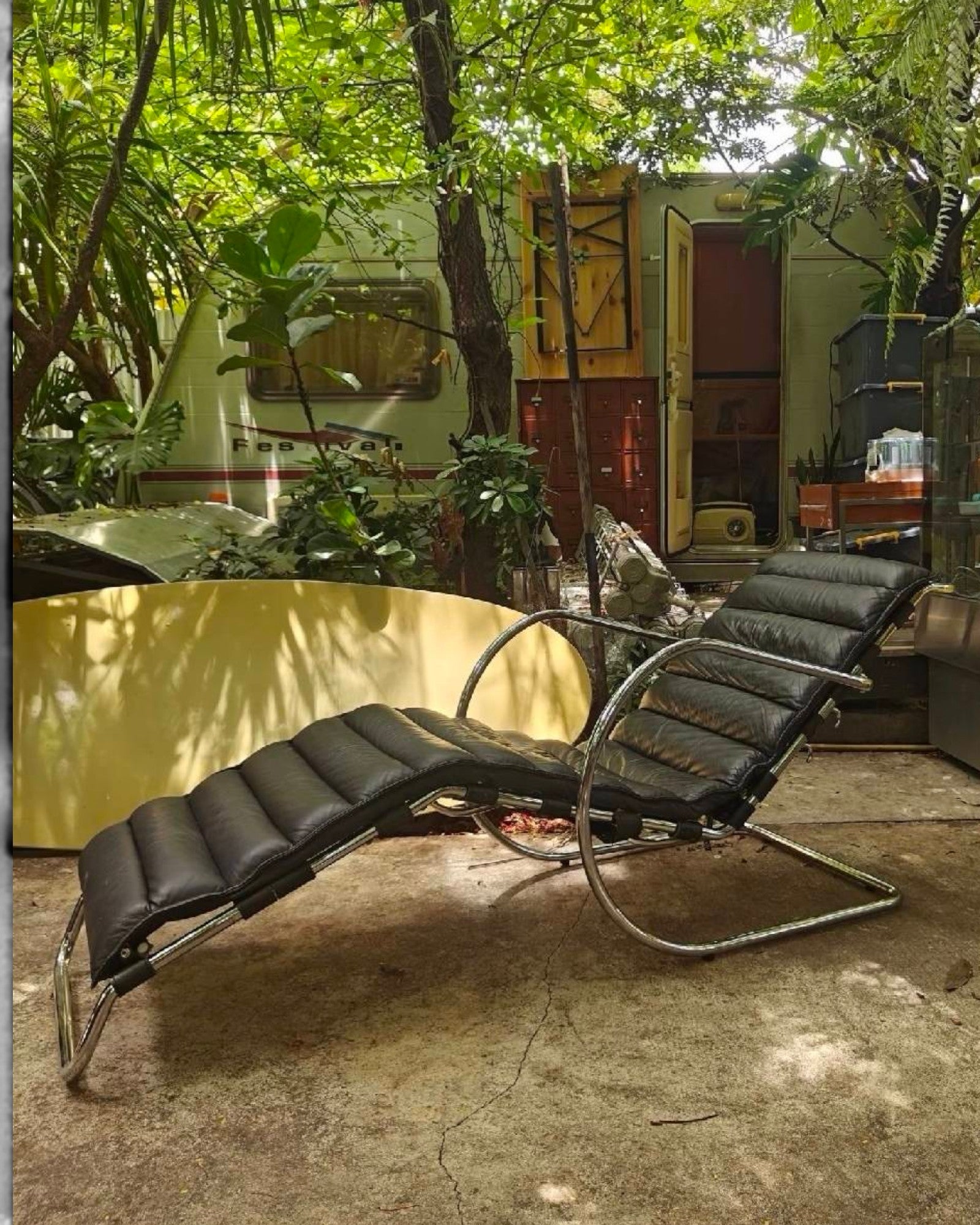Model 242 MR Adjustable Chaise Lounge (Knoll International)