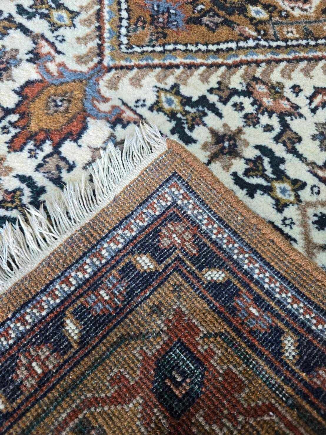 Indian Hexagonal Medallion Wool Rug | 175 x 240cm