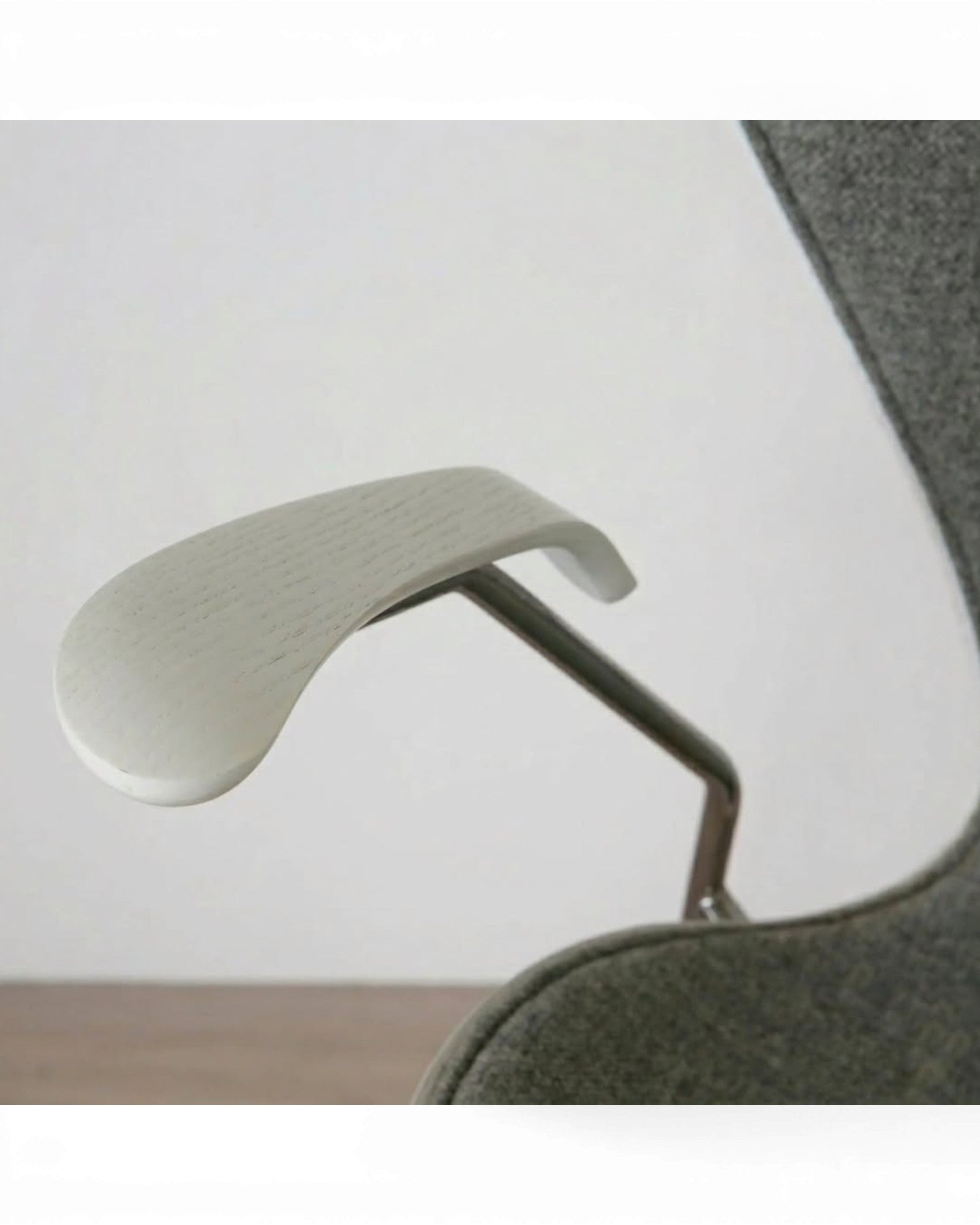 Fritz Hansen Series 7™ Armchair (Model 3207)