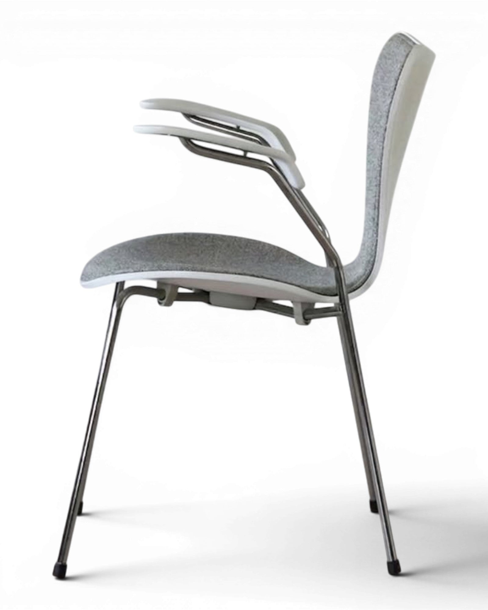 Fritz Hansen Series 7™ Armchair (Model 3207)