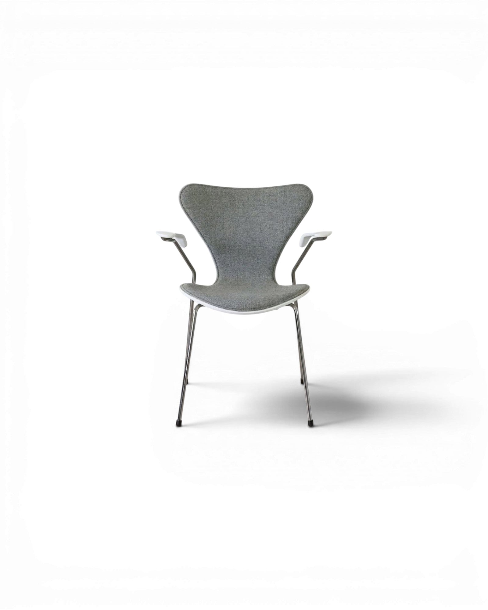 Fritz Hansen Series 7™ Armchair (Model 3207)