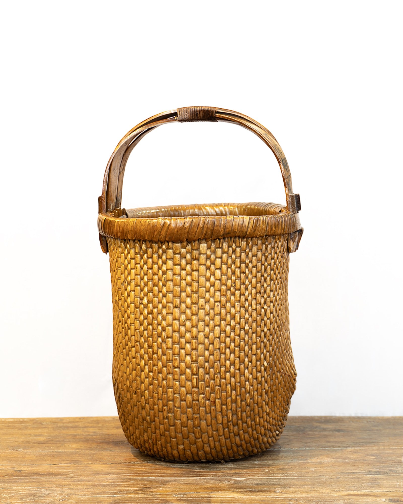Antique Shandong Willow Basket (Vertical Shape)