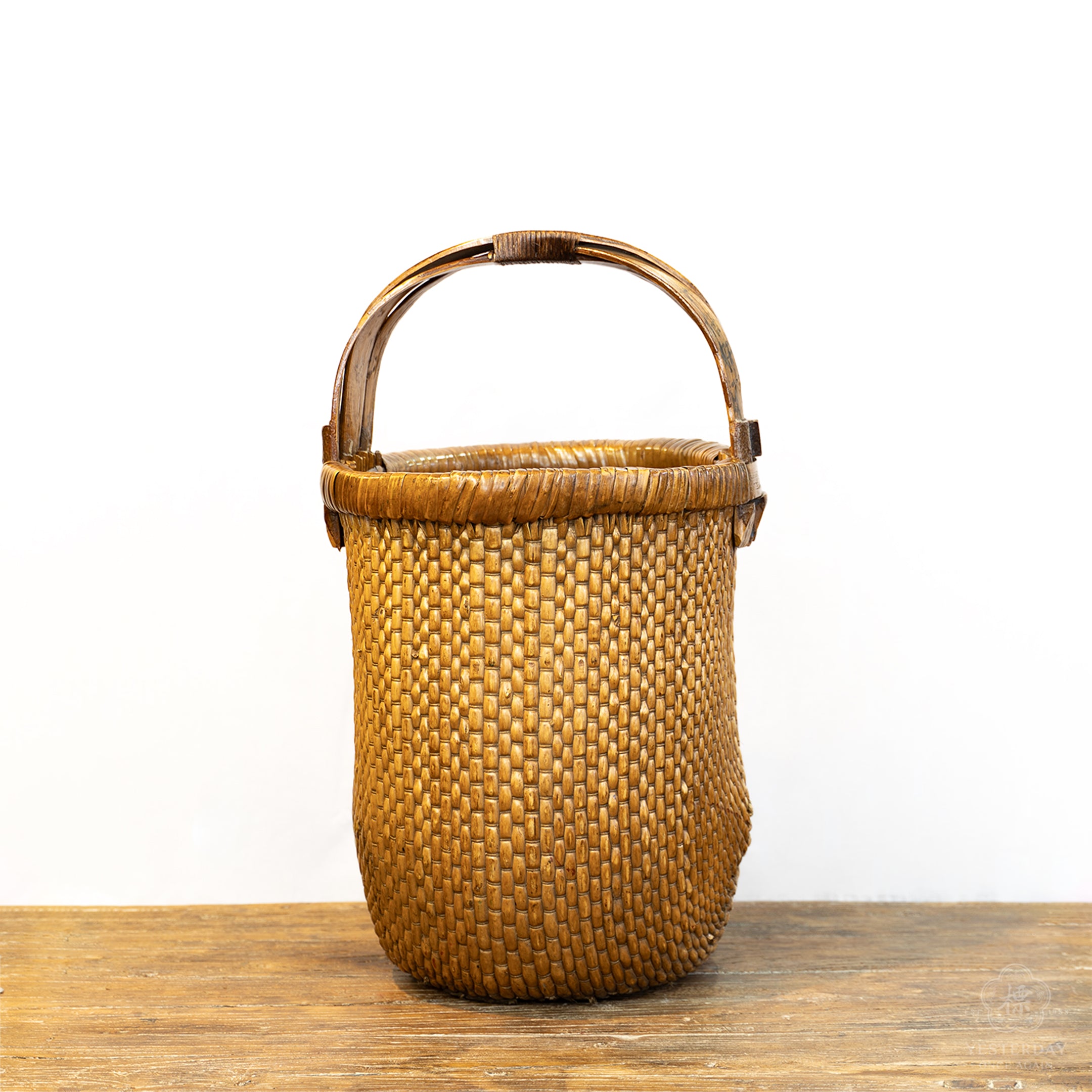 Antique Shandong Willow Basket (Vertical Shape)