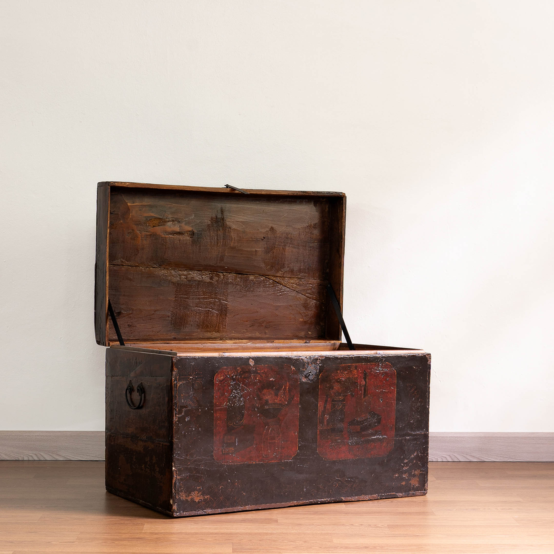 Gangsu Antique Chinese Trunk
