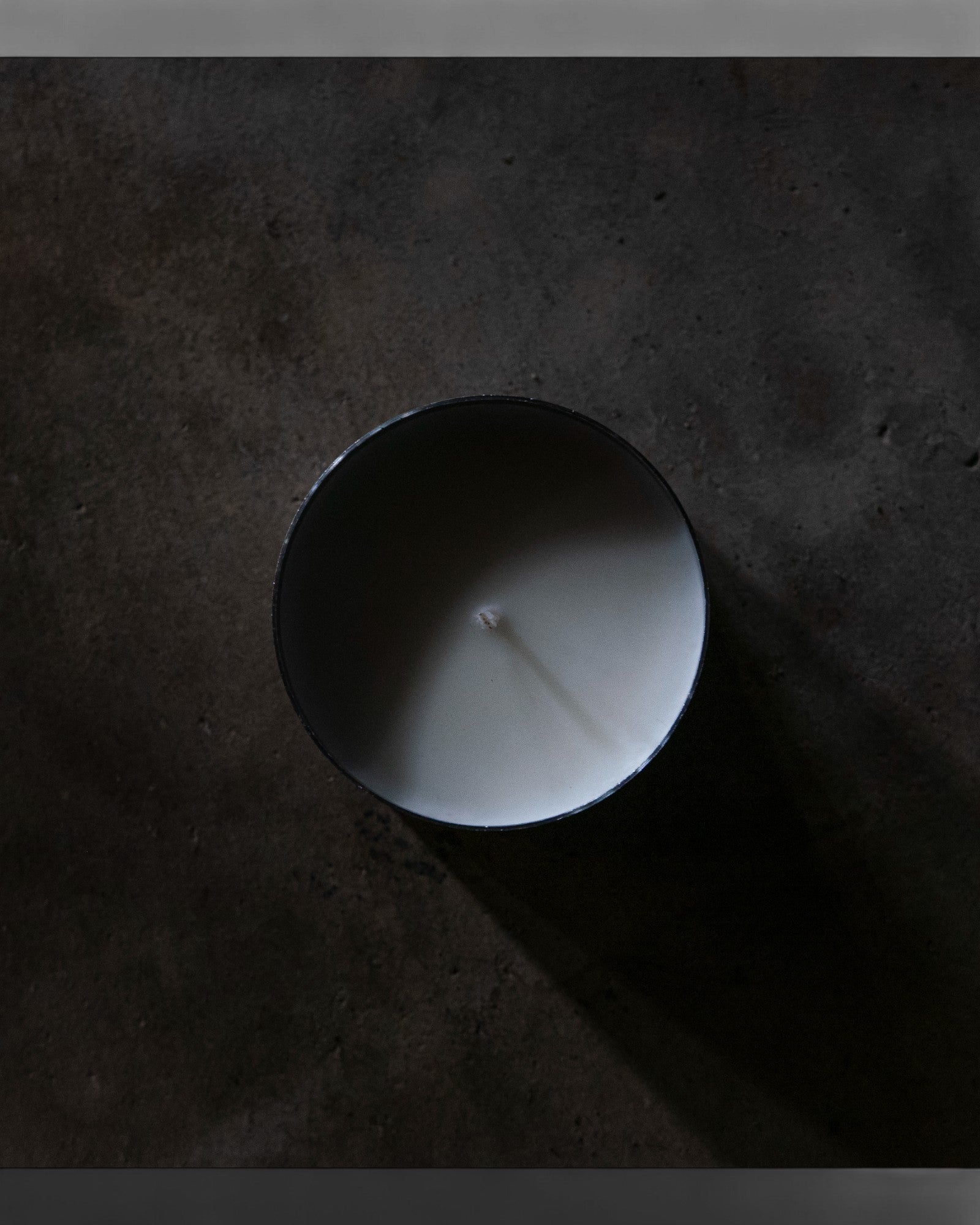 น้ำไหล (Flowing Water) Crafted Scented Candle (L) 180g - Surround Living - 10