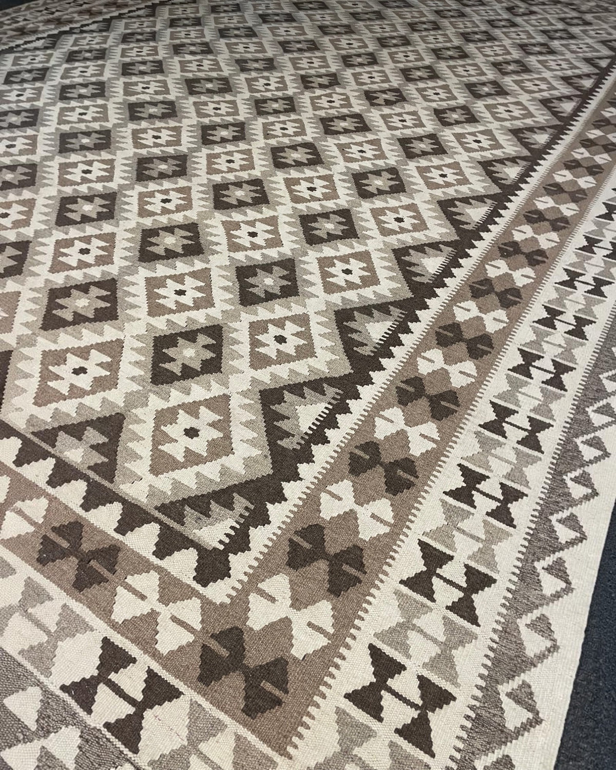 Handwoven Kilim – Neutral Diamond Lattice | 400 x 300cm